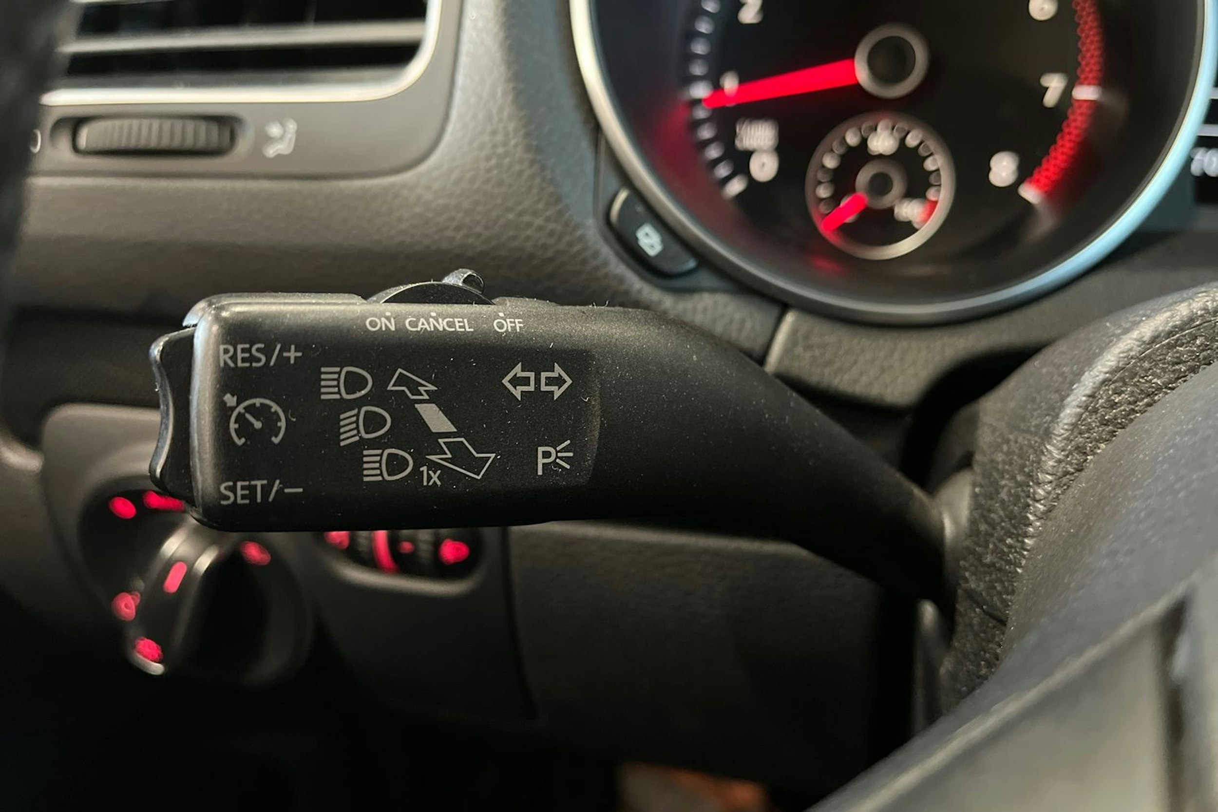 sininen Volkswagen Golf 2011 kuva 22.