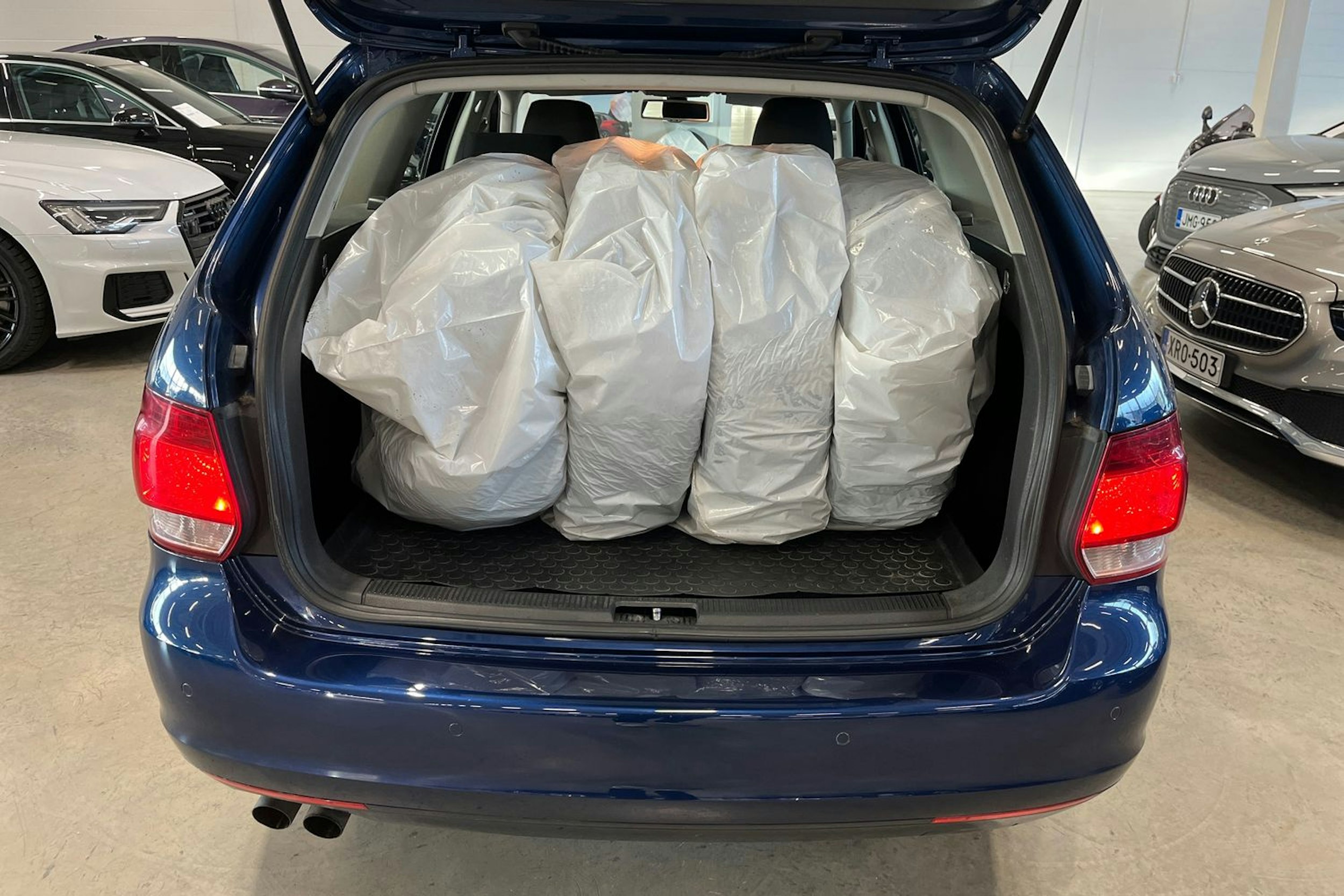 sininen Volkswagen Golf 2011 kuva 27.