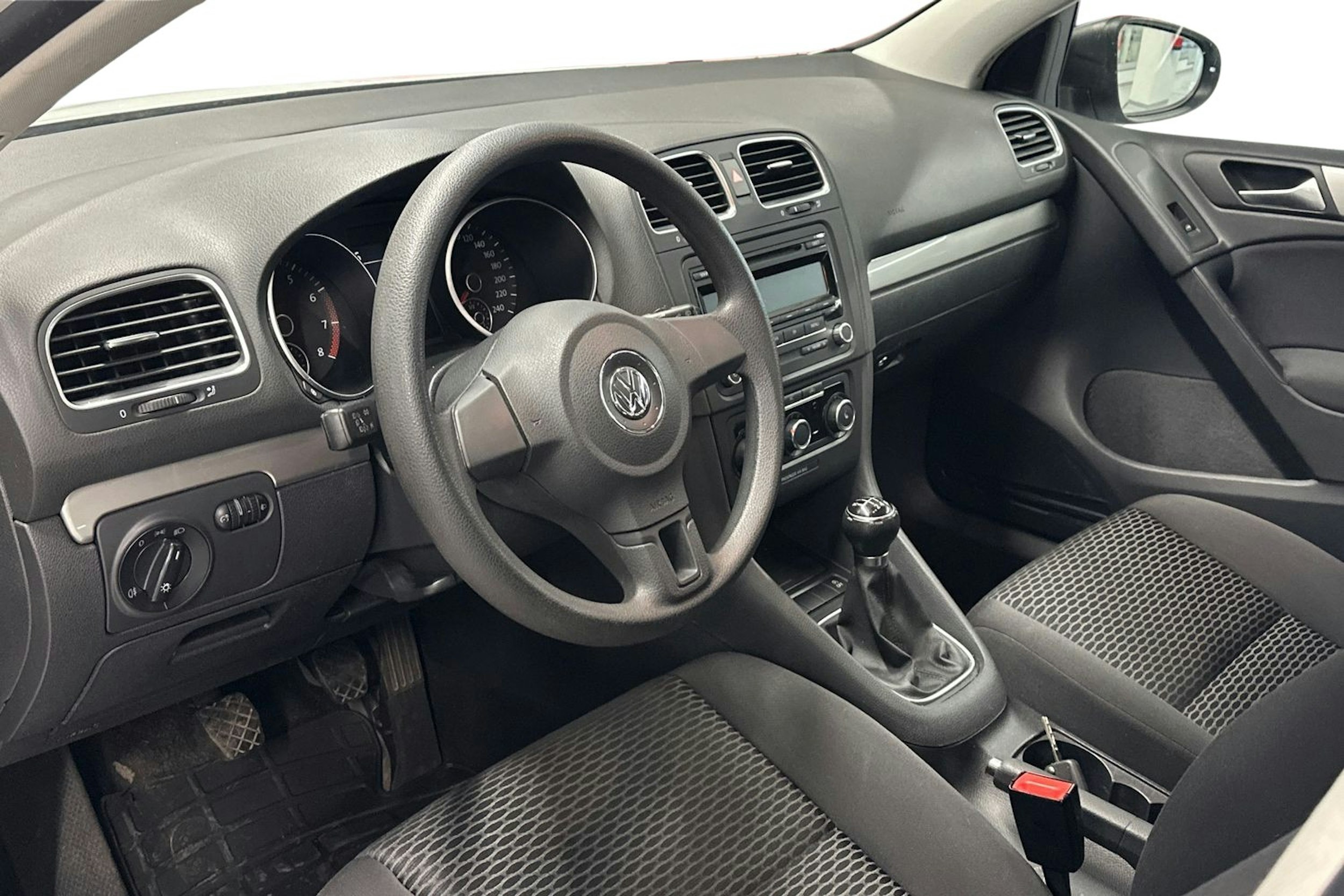 valkoinen Volkswagen Golf 2011 kuva 7.