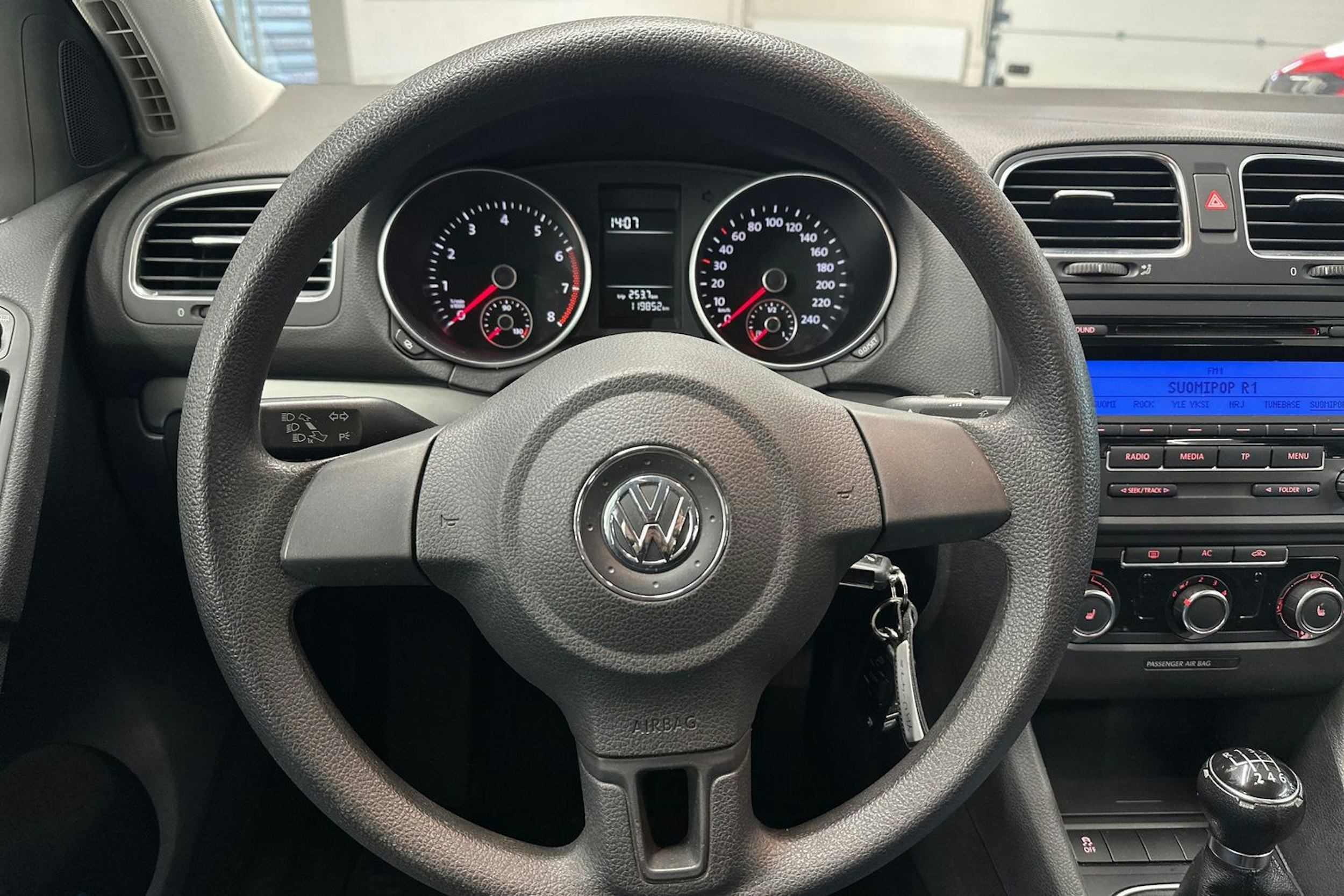 valkoinen Volkswagen Golf 2011 kuva 14.