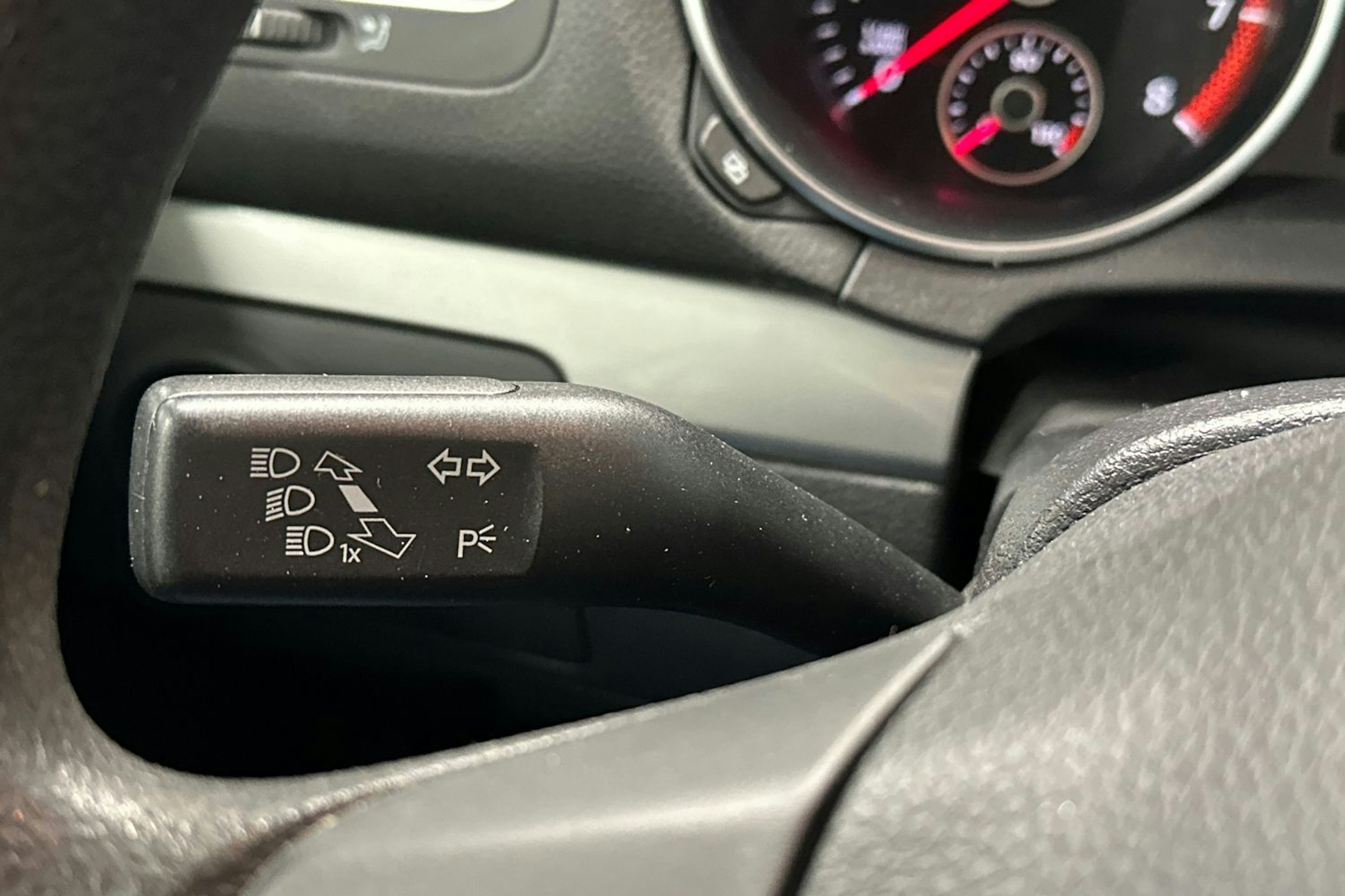 valkoinen Volkswagen Golf 2011 kuva 16.