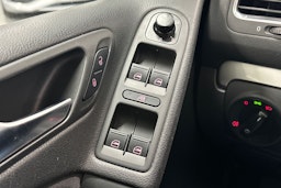 valkoinen Volkswagen Golf 2011 kuva 19.