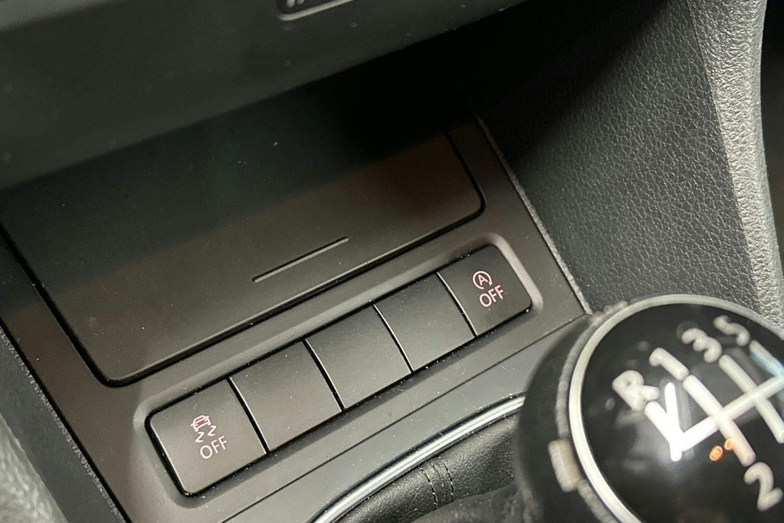 valkoinen Volkswagen Golf 2011 kuva 24.