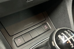 valkoinen Volkswagen Golf 2011 kuva 24.