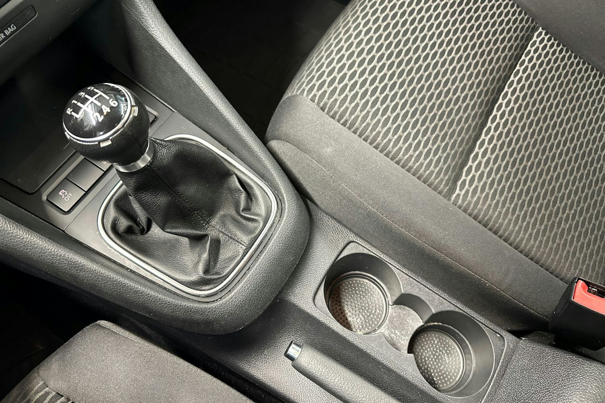 valkoinen Volkswagen Golf 2011 kuva 25.