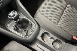 valkoinen Volkswagen Golf 2011 kuva 25.