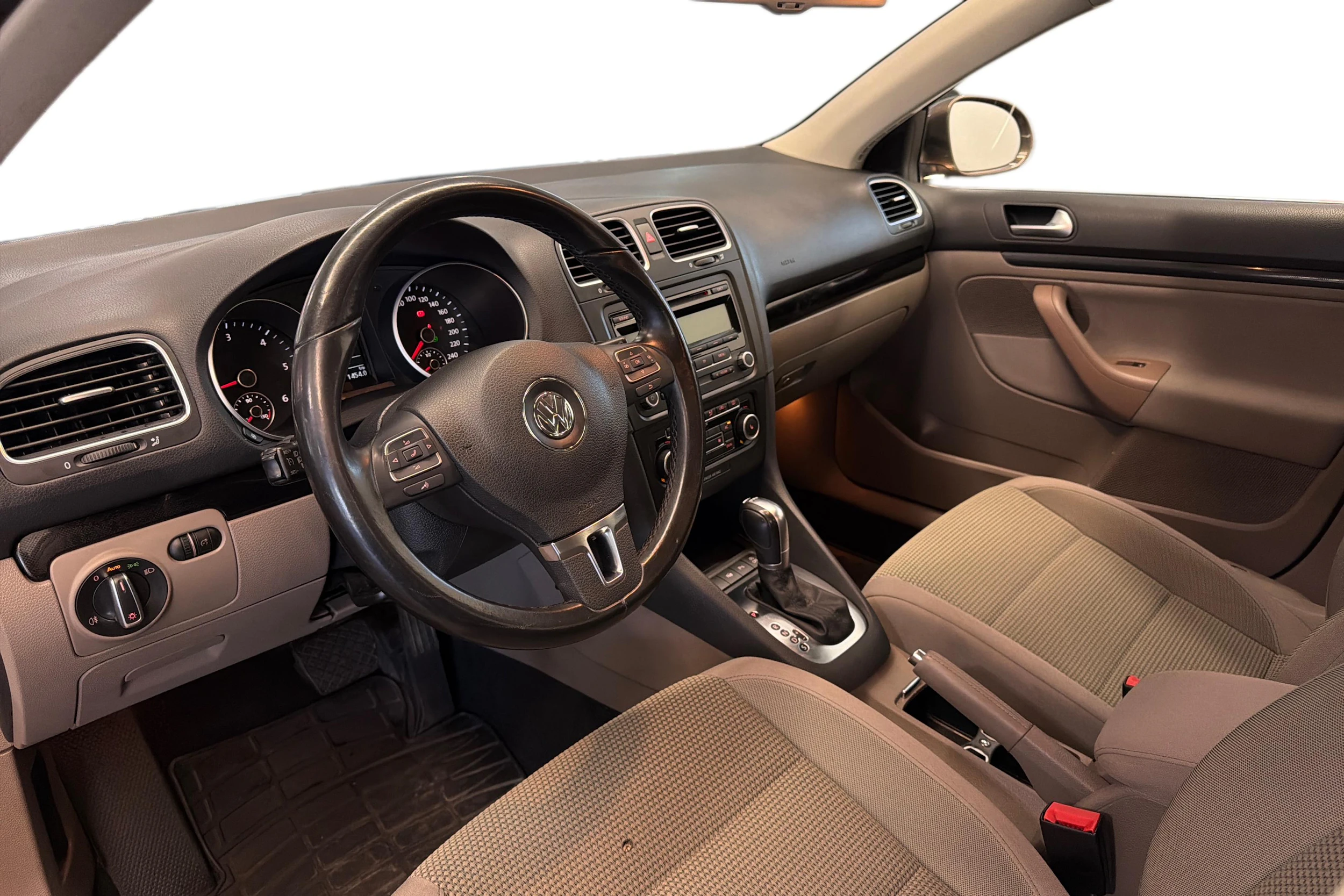 ruskea (beige) Volkswagen Golf 2011 kuva 8.