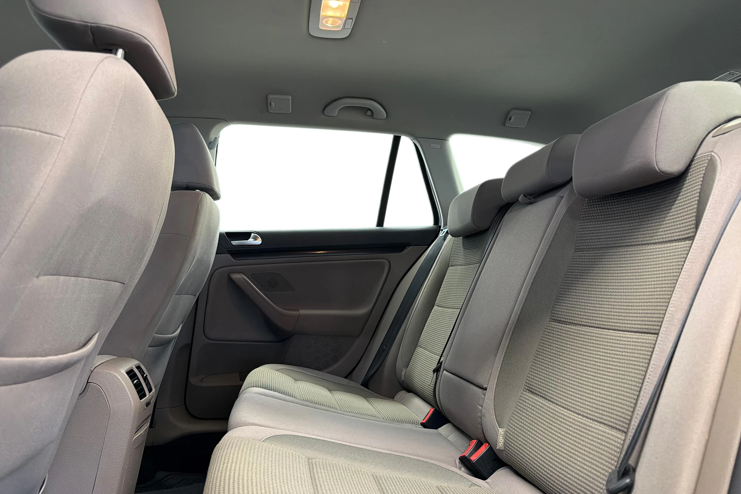 ruskea (beige) Volkswagen Golf 2011 kuva 11.
