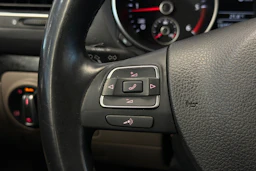 ruskea (beige) Volkswagen Golf 2011 kuva 18.