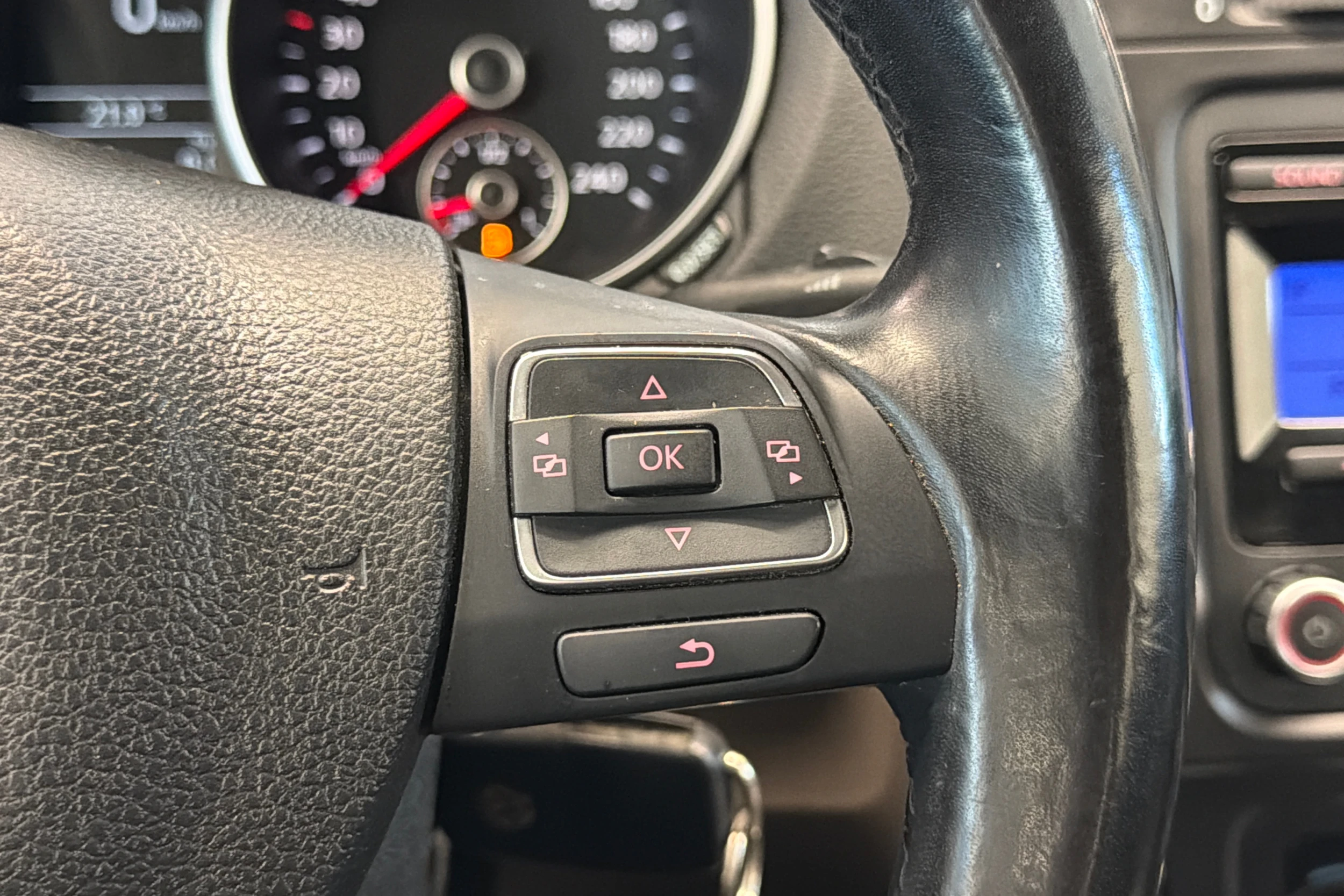 ruskea (beige) Volkswagen Golf 2011 kuva 19.