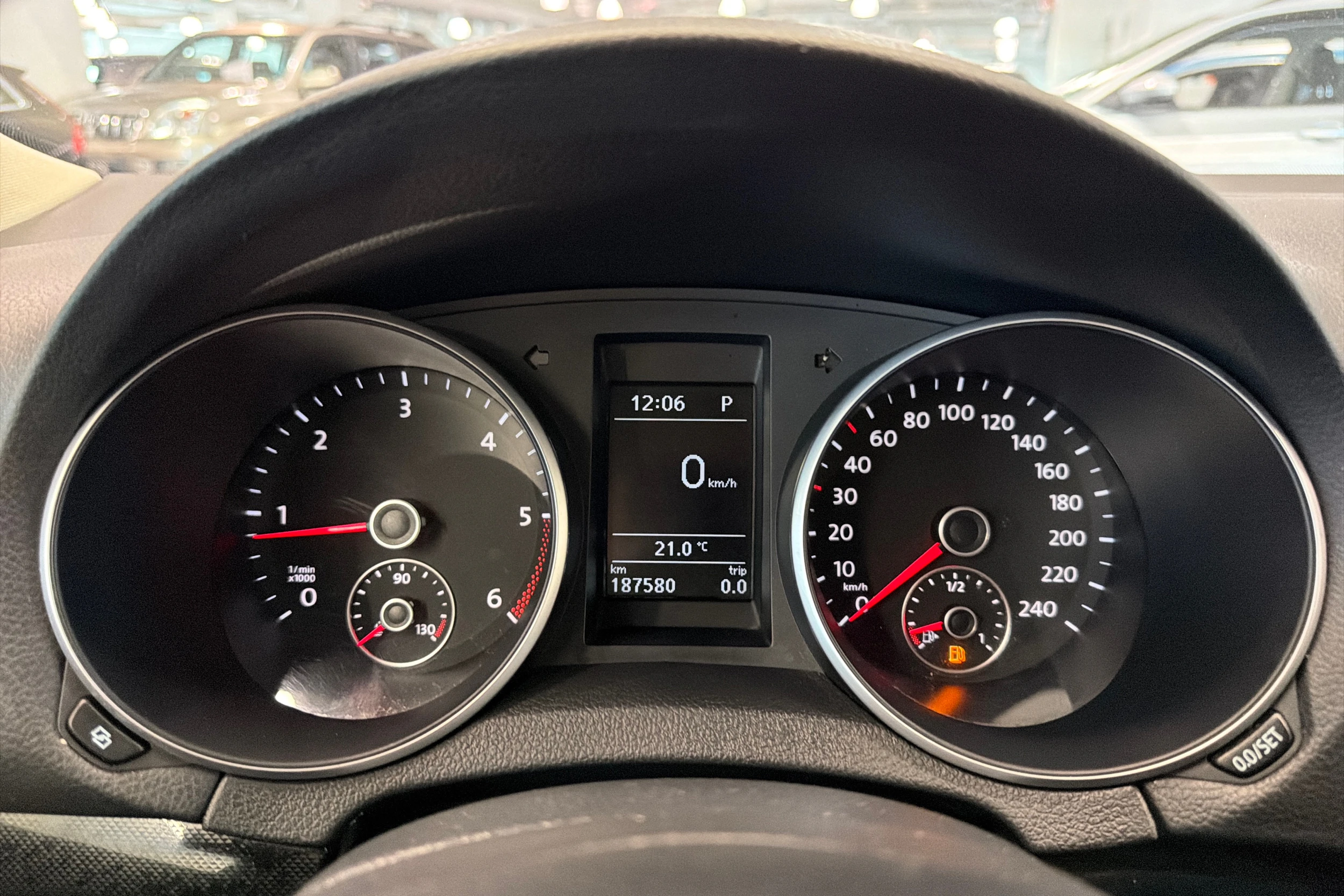 ruskea (beige) Volkswagen Golf 2011 kuva 20.