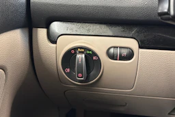 ruskea (beige) Volkswagen Golf 2011 kuva 21.