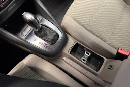 ruskea (beige) Volkswagen Golf 2011 kuva 23.