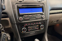 ruskea (beige) Volkswagen Golf 2011 kuva 24.
