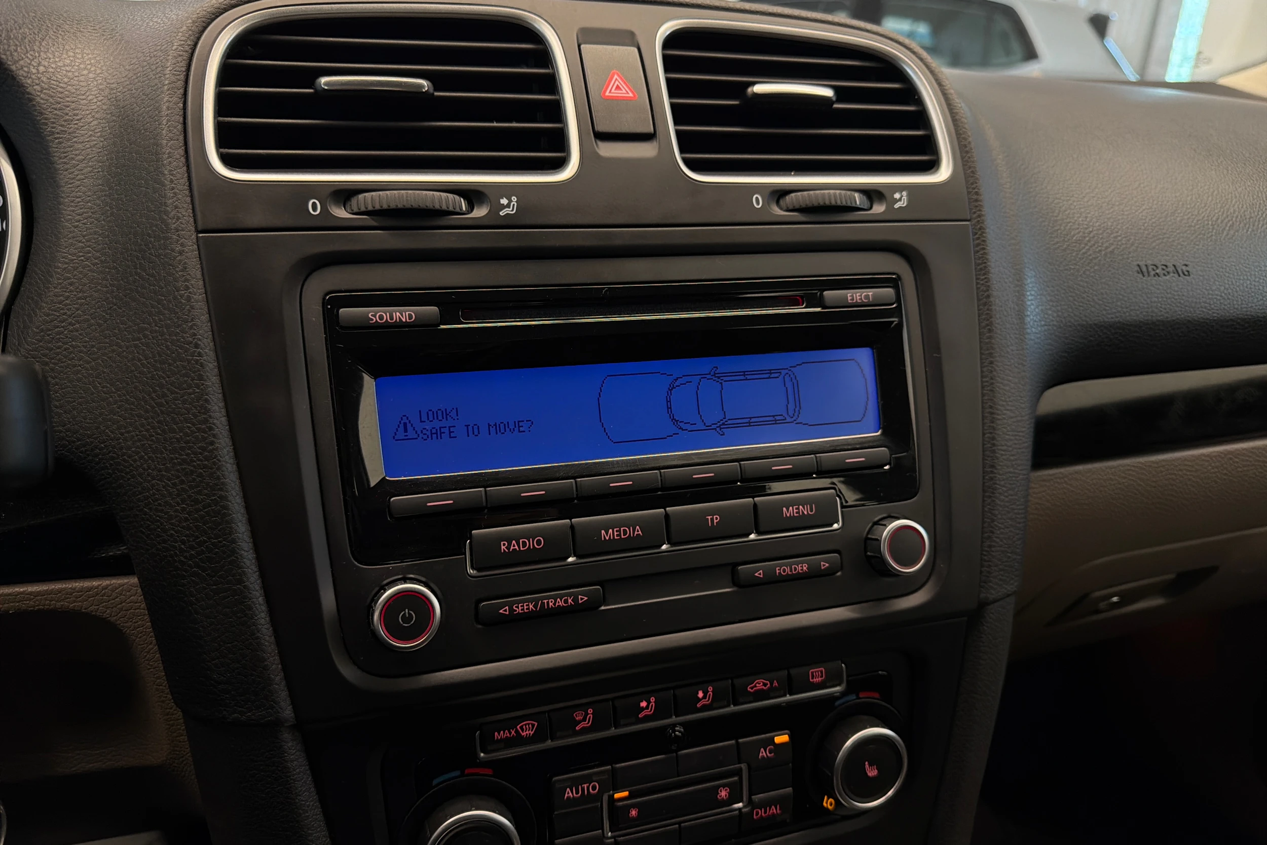 ruskea (beige) Volkswagen Golf 2011 kuva 25.