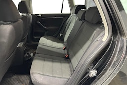 musta Volkswagen Golf 2011 kuva 9.