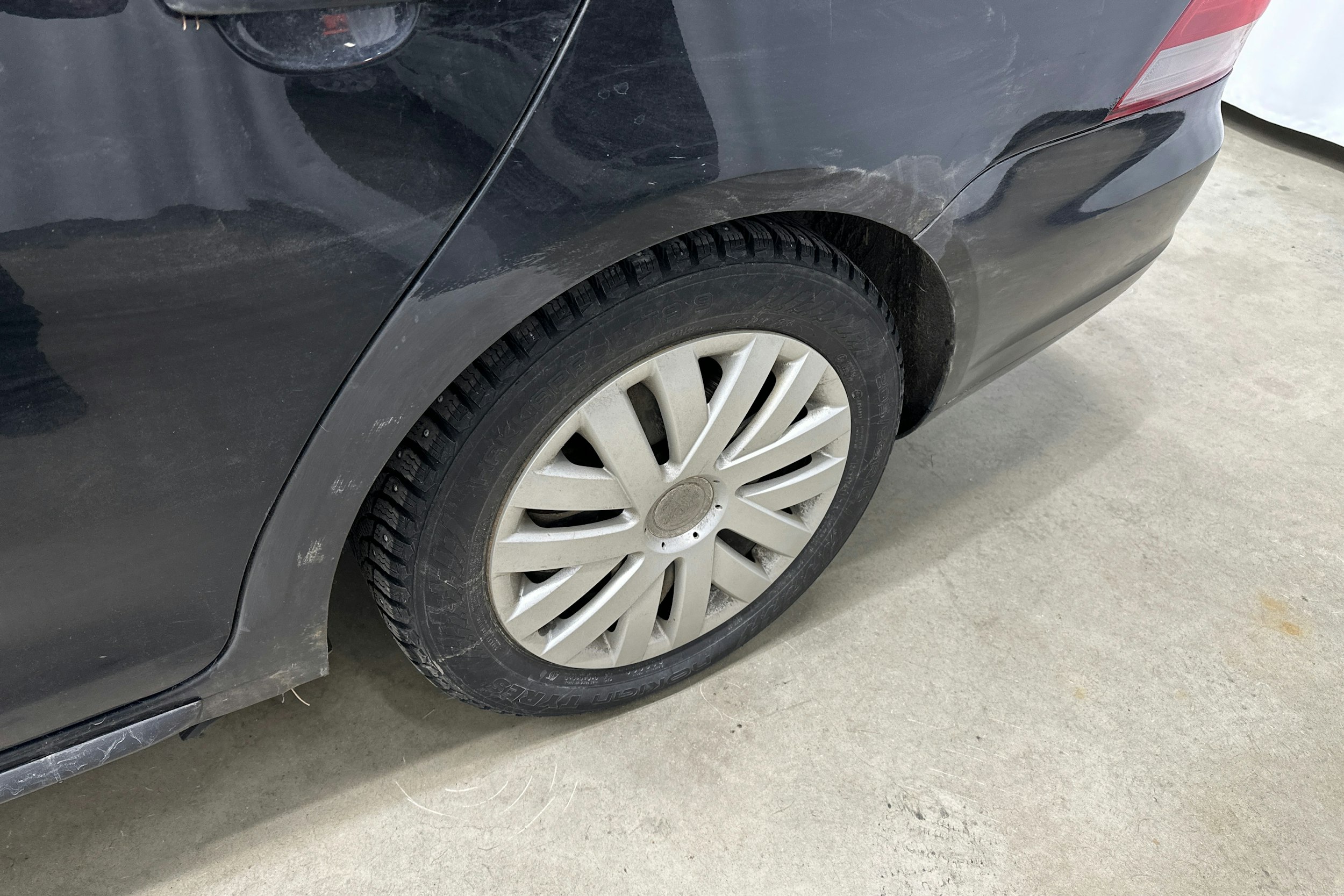 musta Volkswagen Golf 2011 kuva 15.