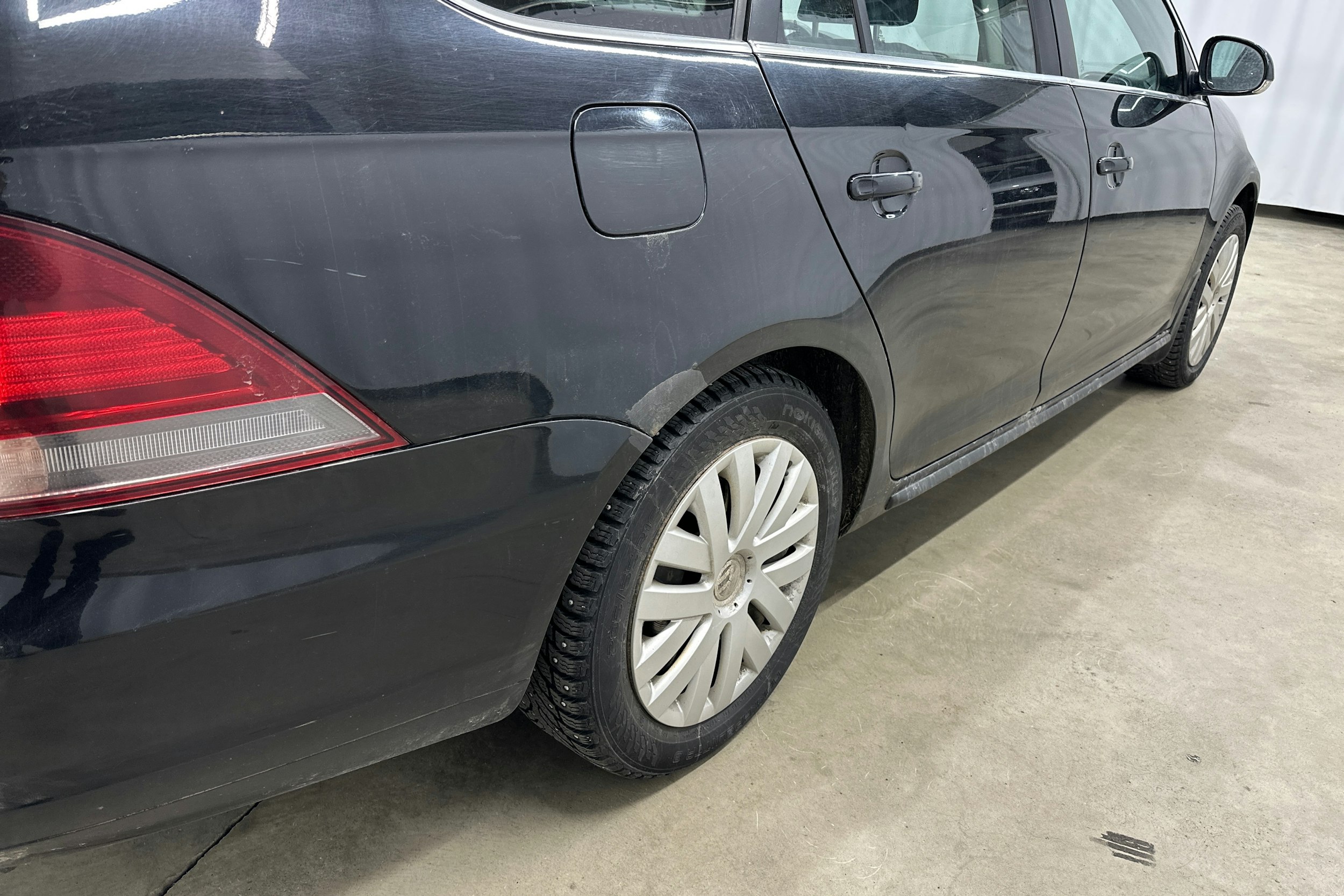 musta Volkswagen Golf 2011 kuva 21.