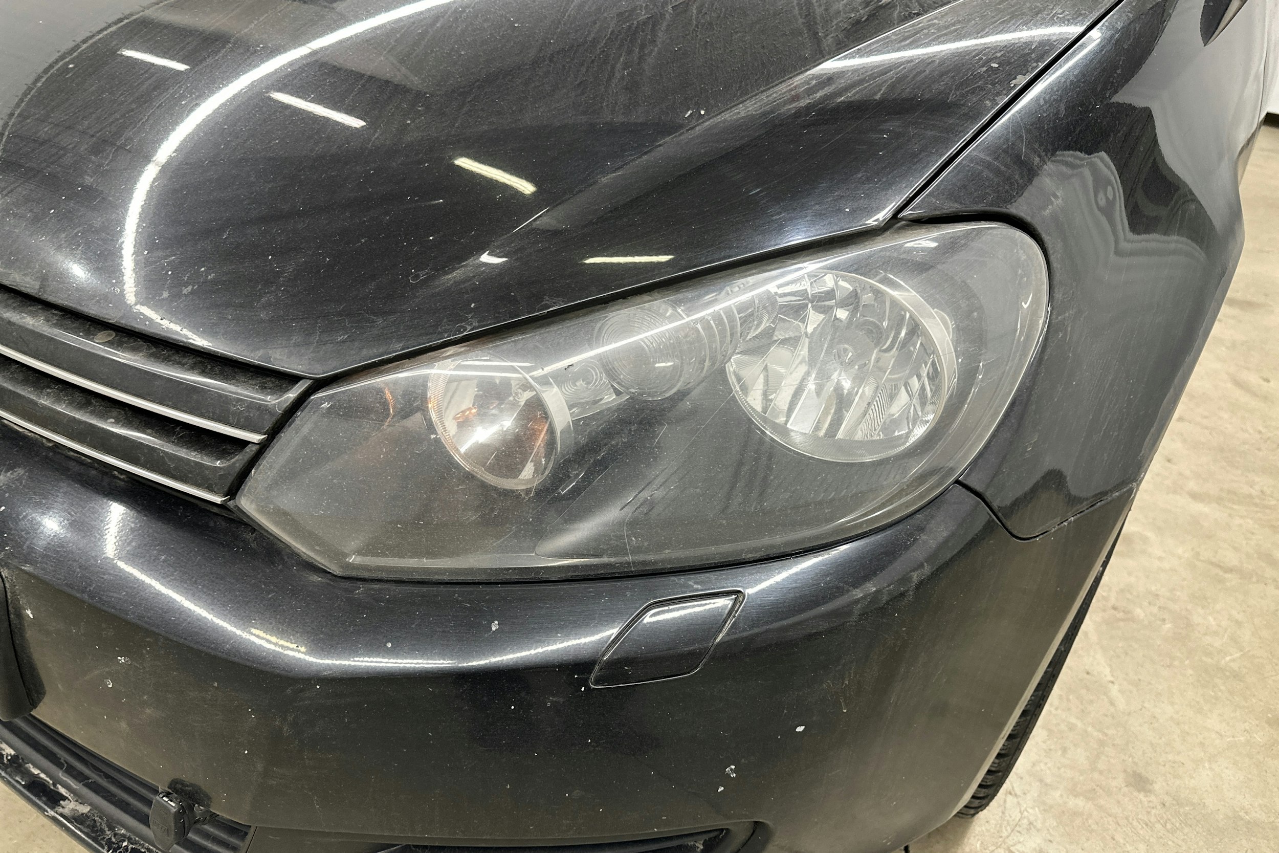 musta Volkswagen Golf 2011 kuva 23.