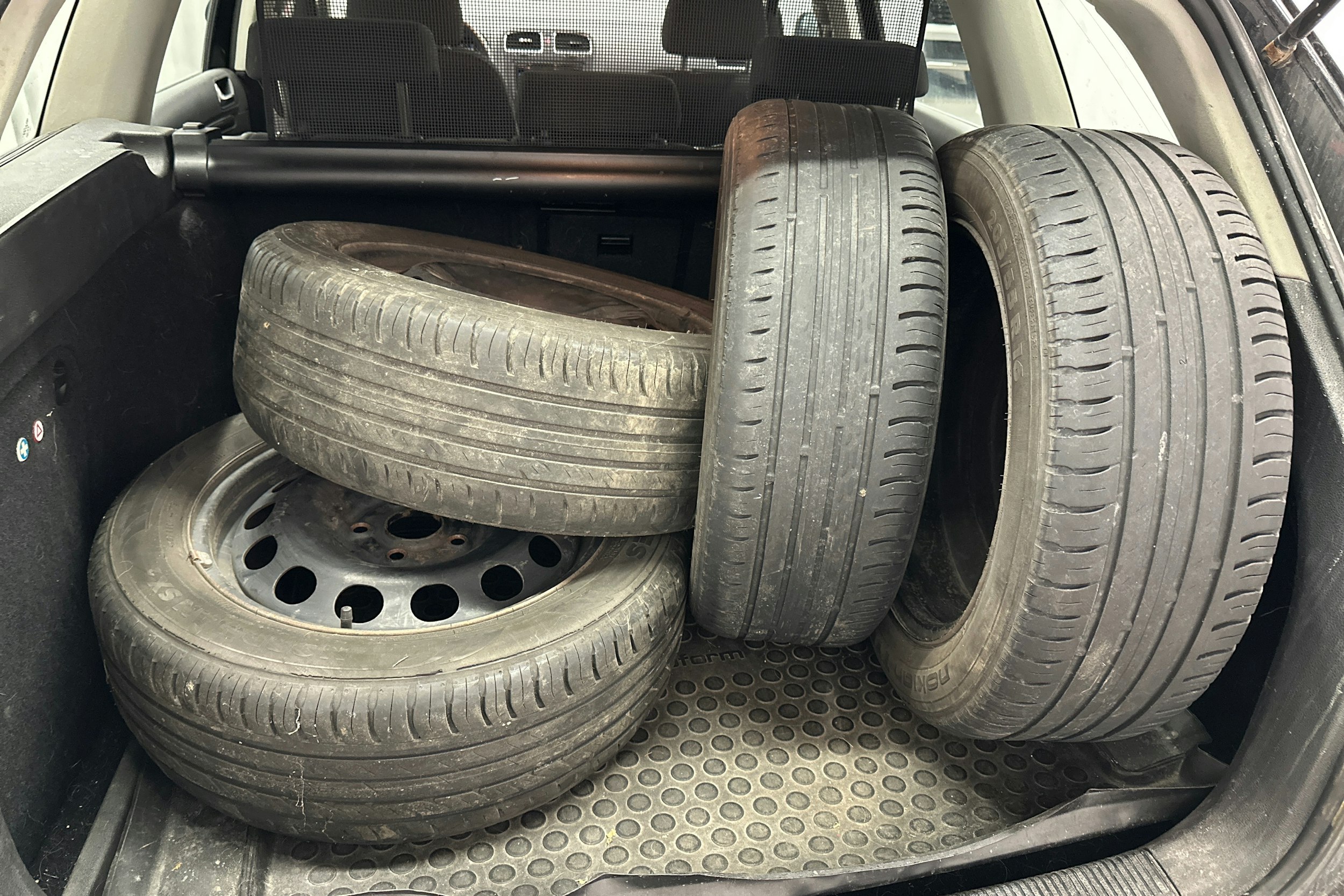 musta Volkswagen Golf 2011 kuva 24.