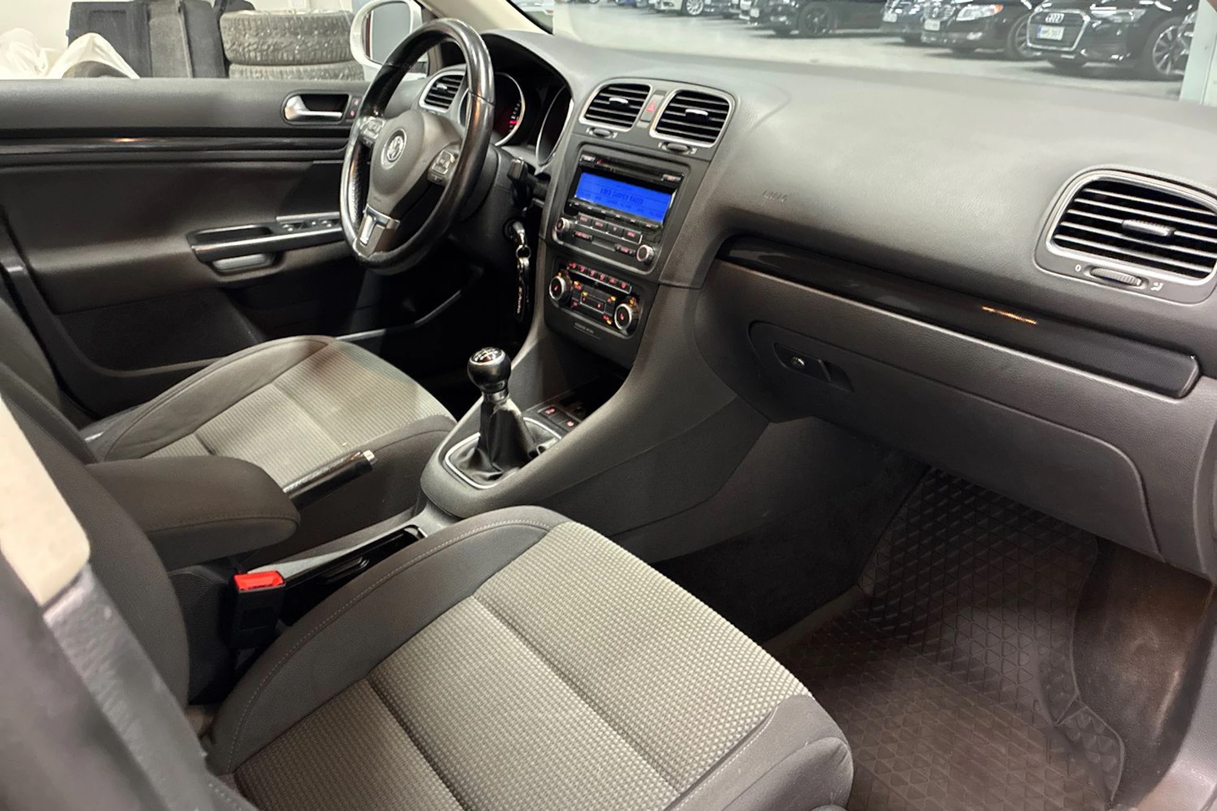 hopea Volkswagen Golf 2011 kuva 25.