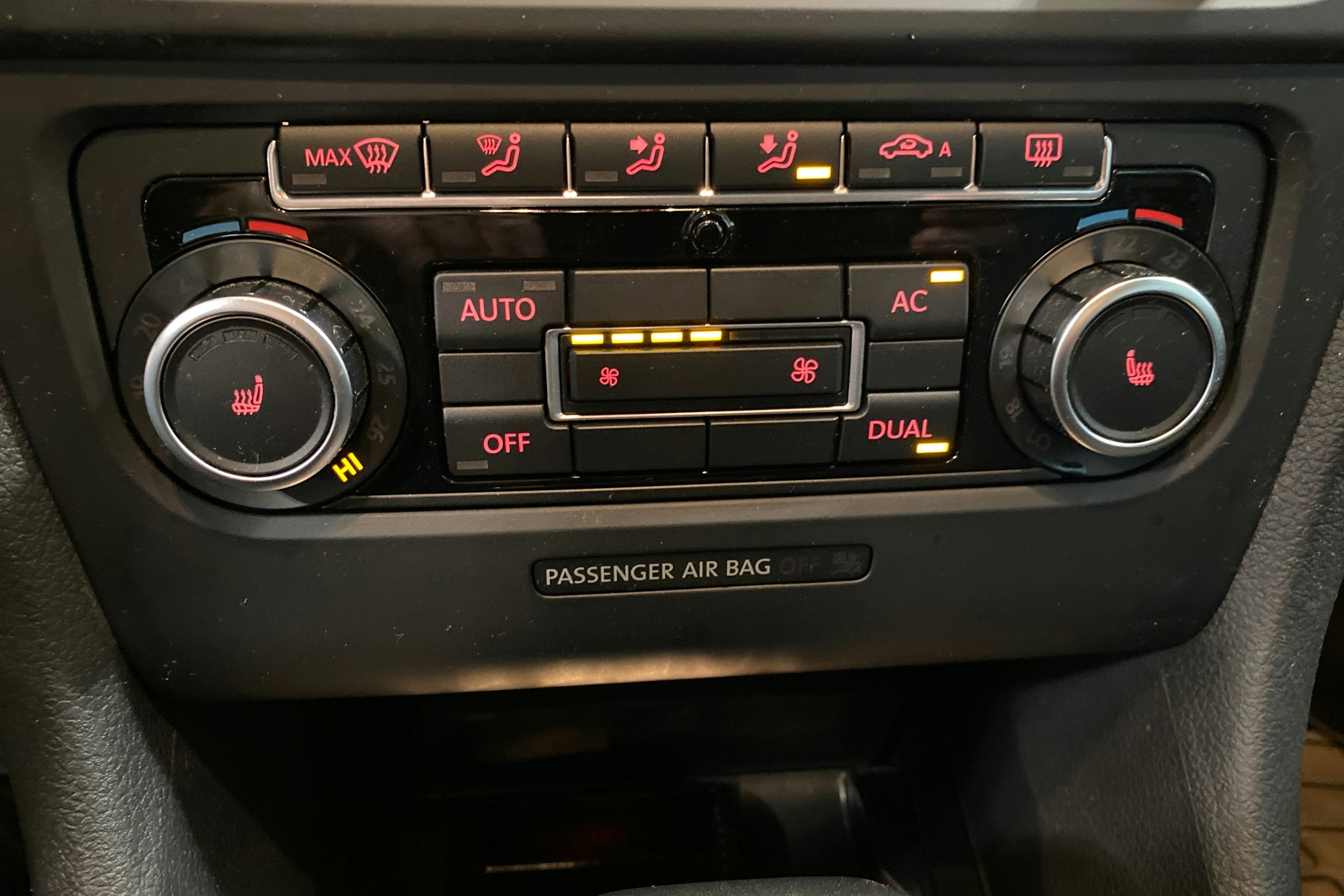 Sininen Volkswagen GOLF 2011 kuva 22.