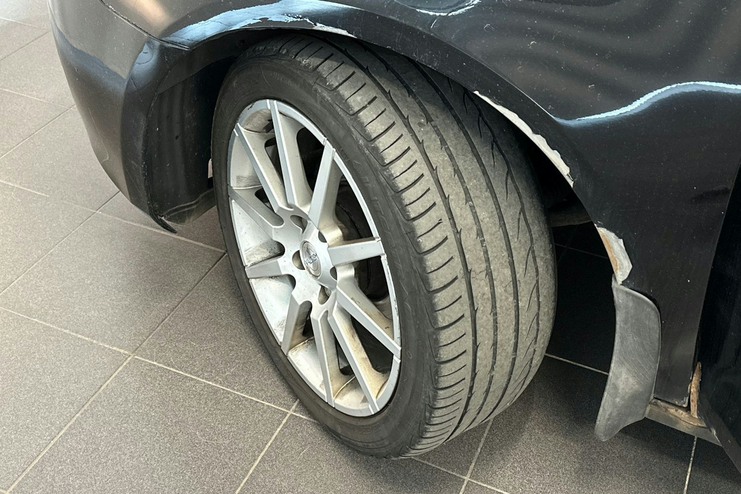 musta Volkswagen Golf 2011 kuva 13.