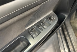 musta Volkswagen Golf 2011 kuva 15.