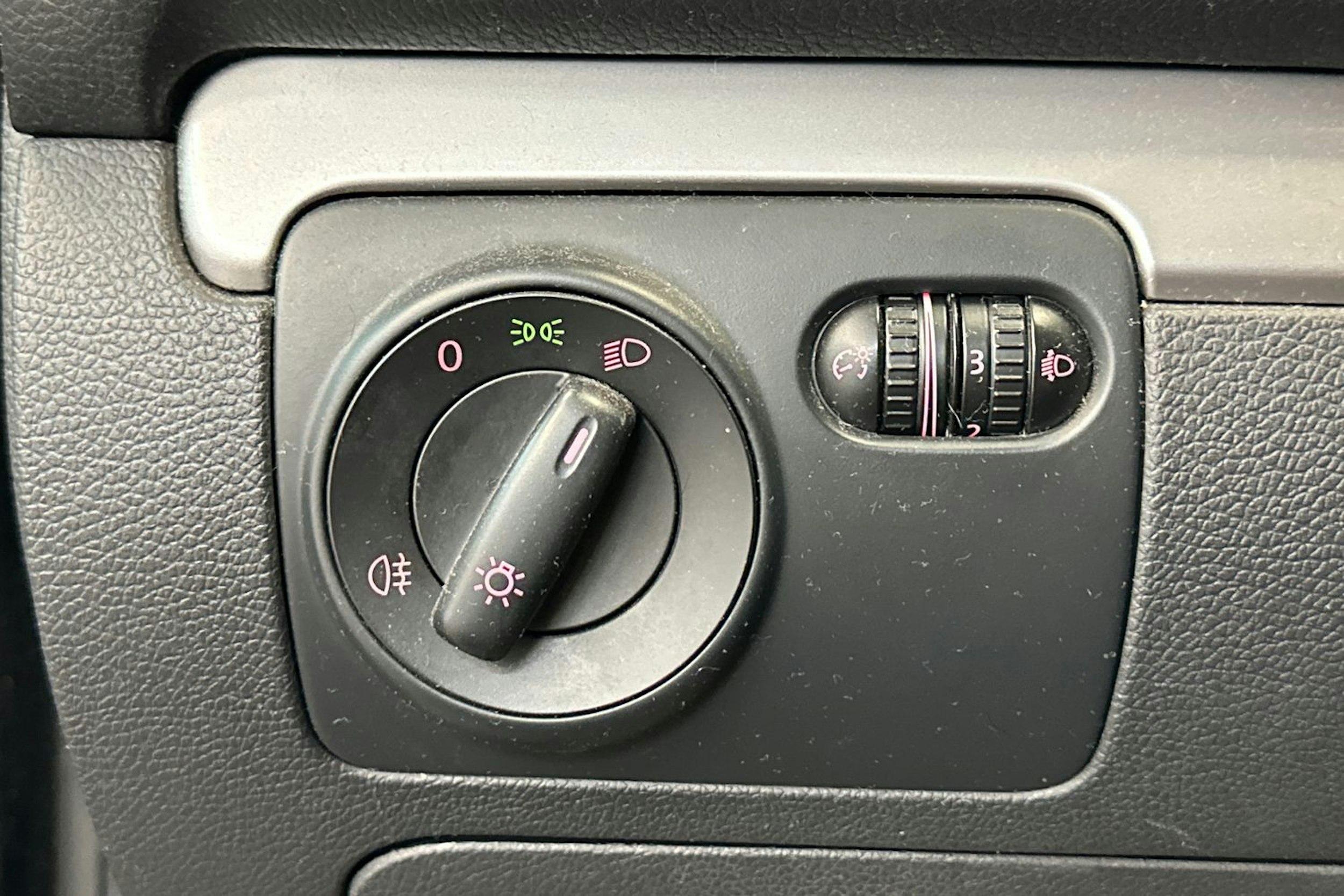 musta Volkswagen Golf 2011 kuva 16.