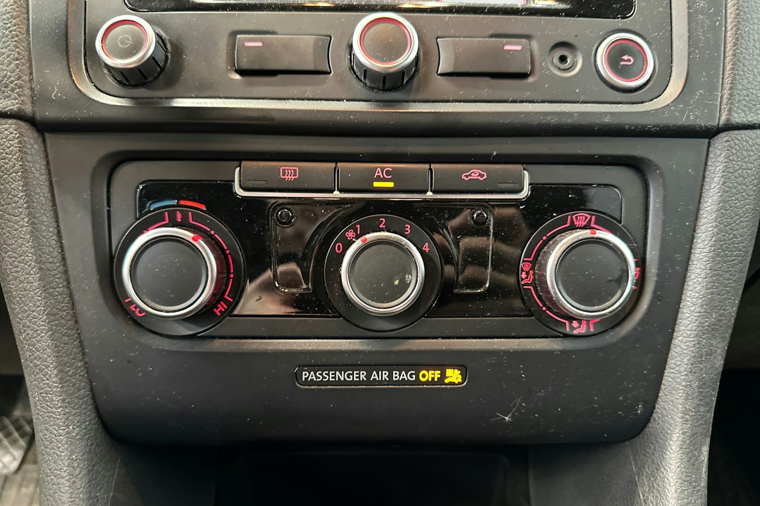 musta Volkswagen Golf 2011 kuva 21.
