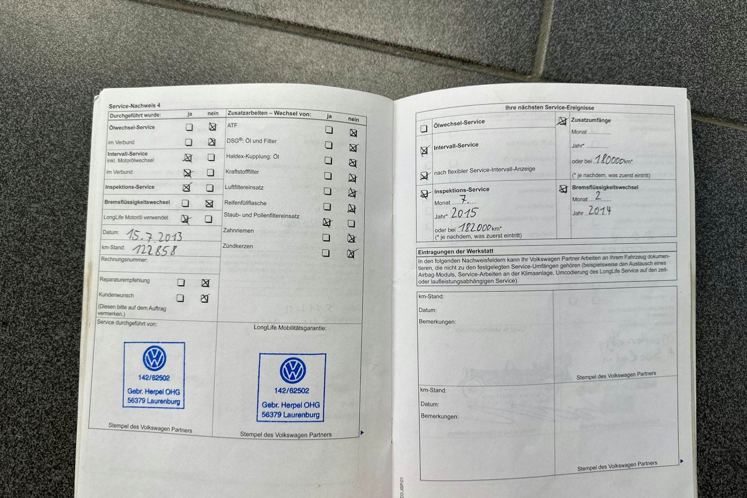 musta Volkswagen Golf 2011 kuva 31.