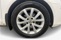 Valkoinen Volkswagen GOLF 2011 kuva 9.