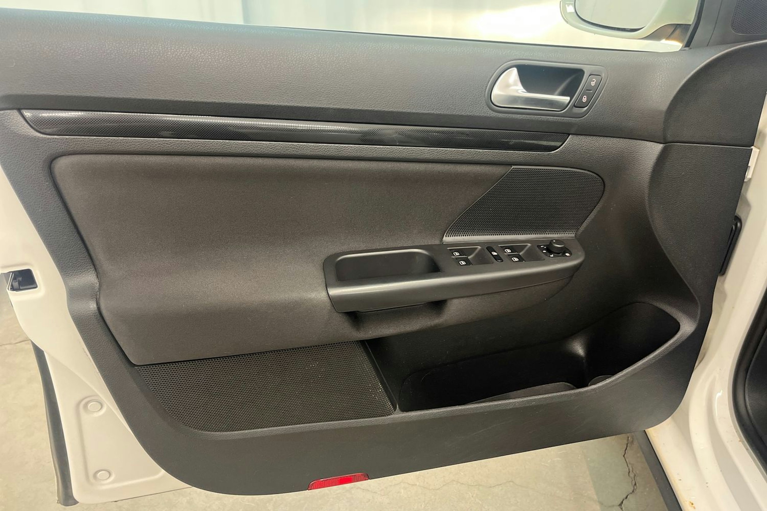 Valkoinen Volkswagen GOLF 2011 kuva 11.