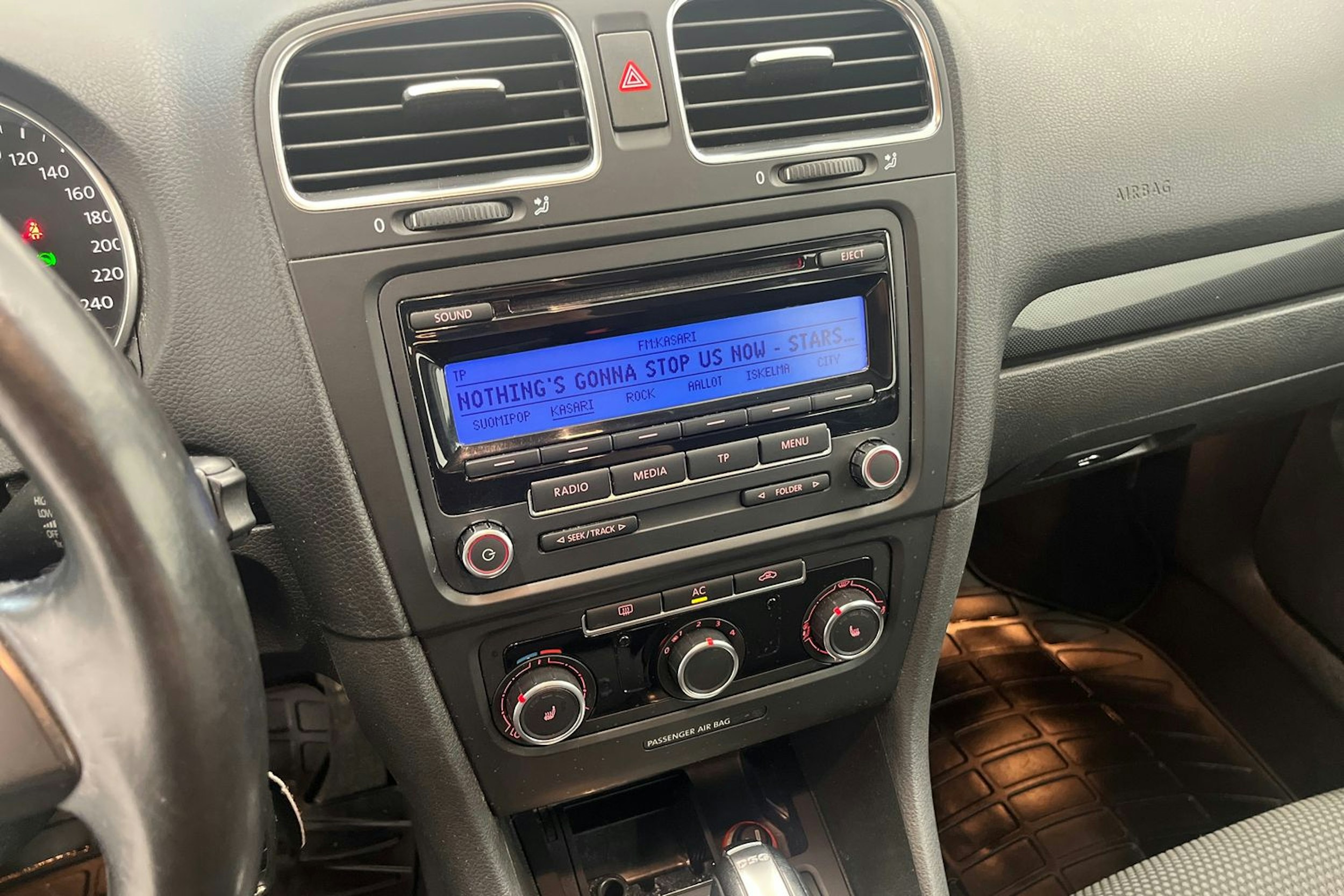 Valkoinen Volkswagen GOLF 2011 kuva 12.