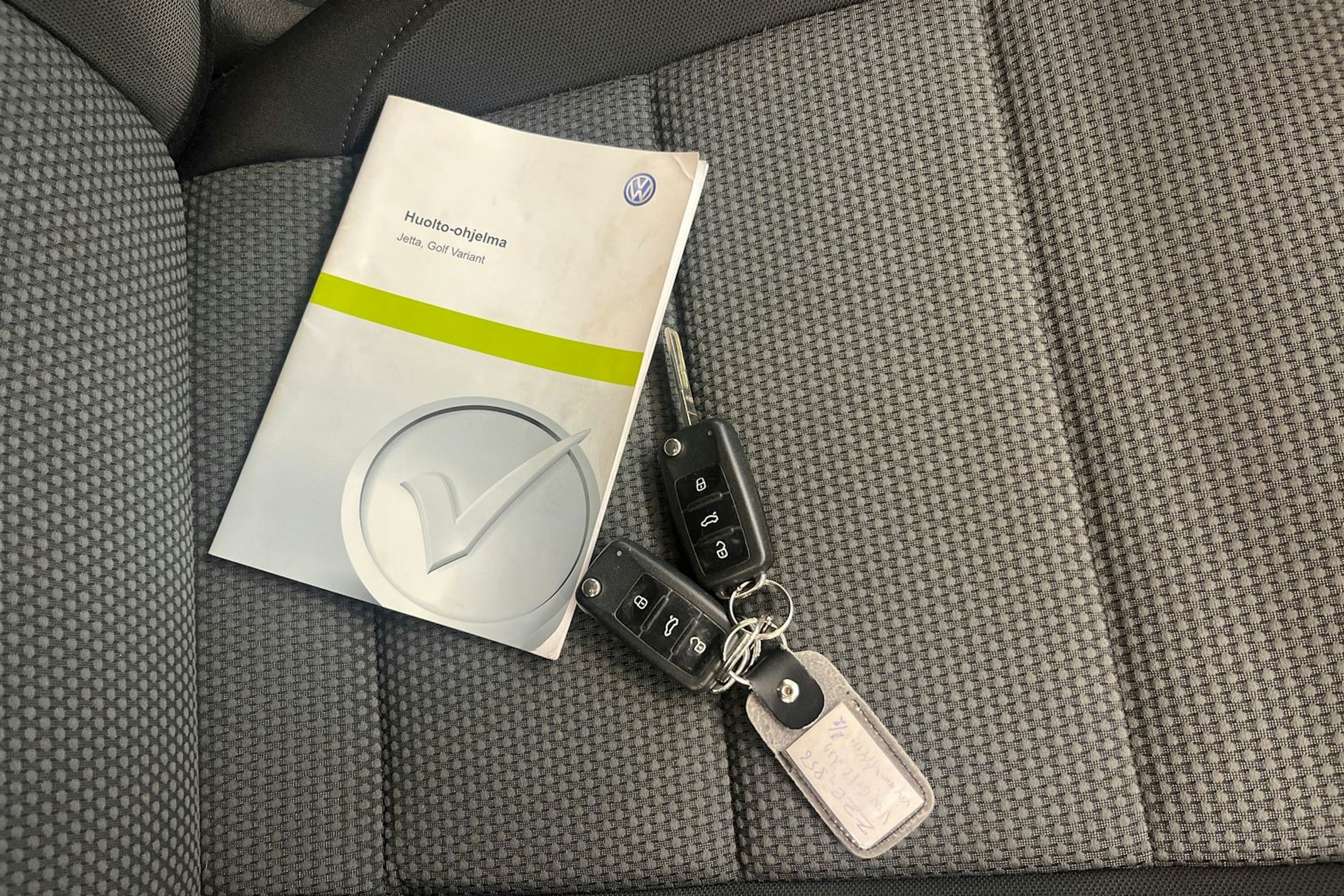 Valkoinen Volkswagen GOLF 2011 kuva 19.