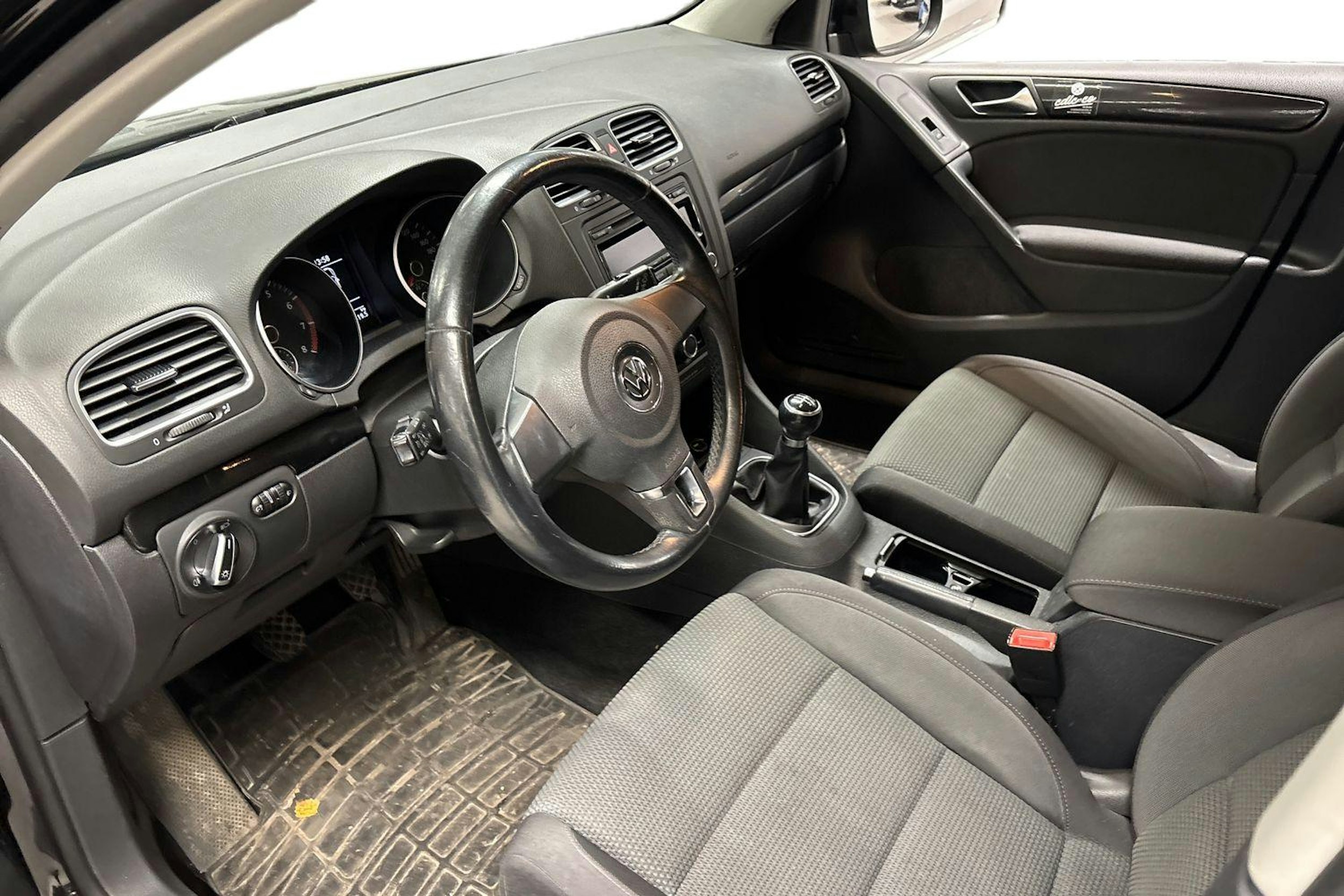 musta Volkswagen Golf 2012 kuva 3.