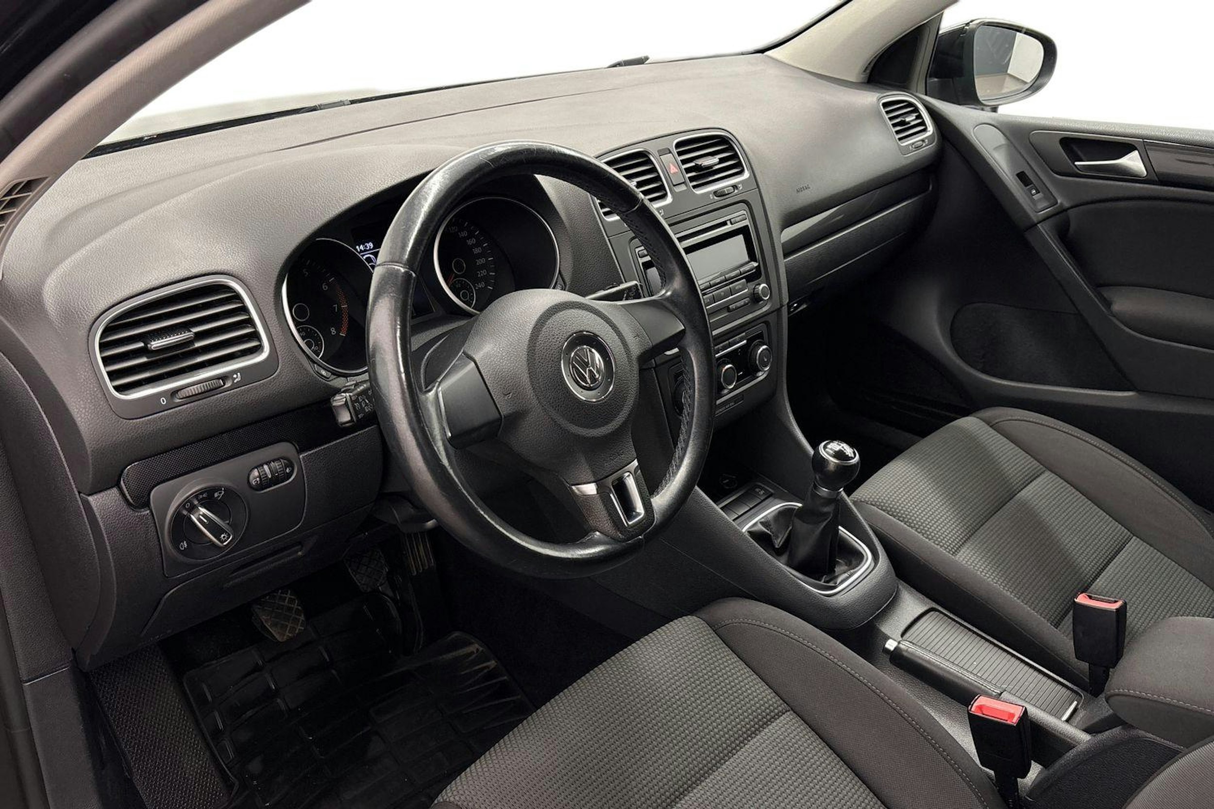 musta Volkswagen Golf 2012 kuva 6.