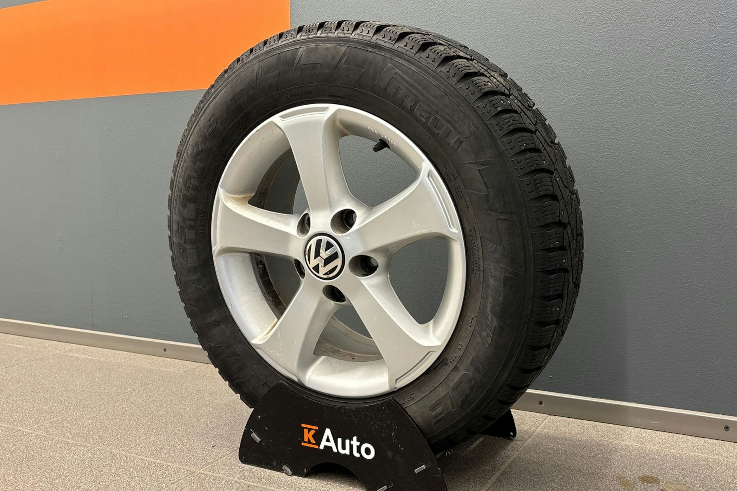 musta Volkswagen Golf 2012 kuva 10.