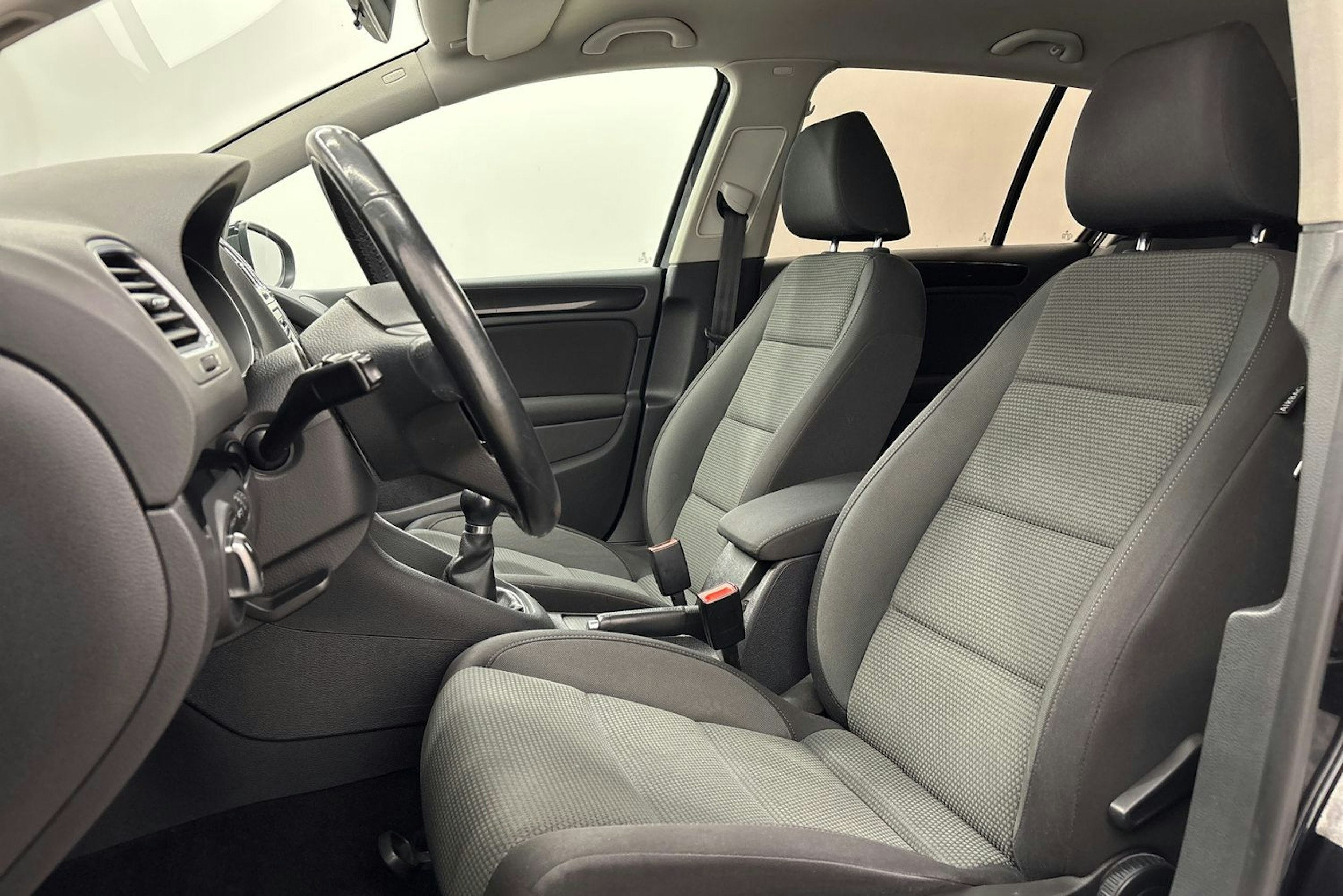 musta Volkswagen Golf 2012 kuva 11.