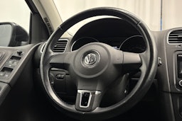 musta Volkswagen Golf 2012 kuva 12.