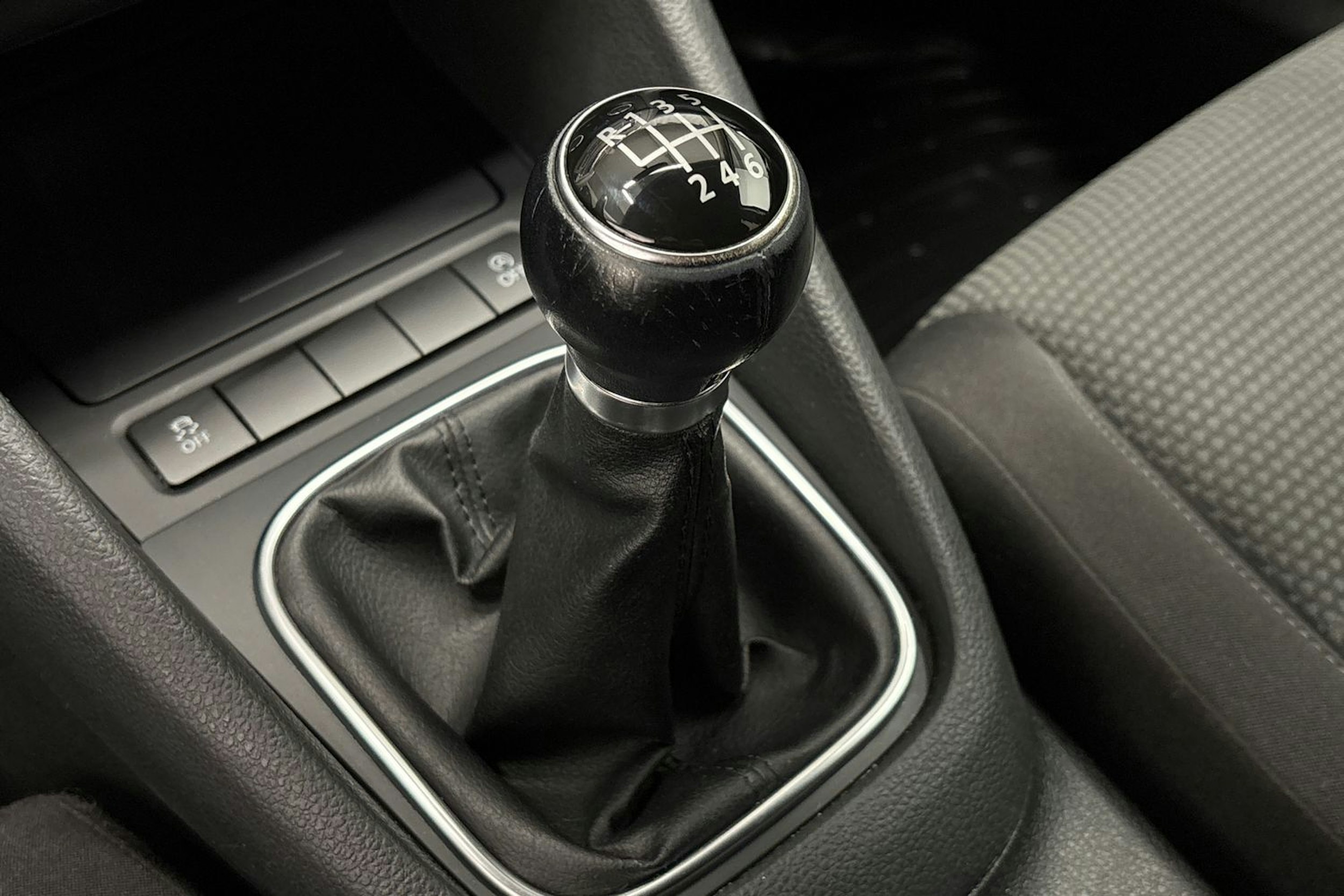 musta Volkswagen Golf 2012 kuva 13.