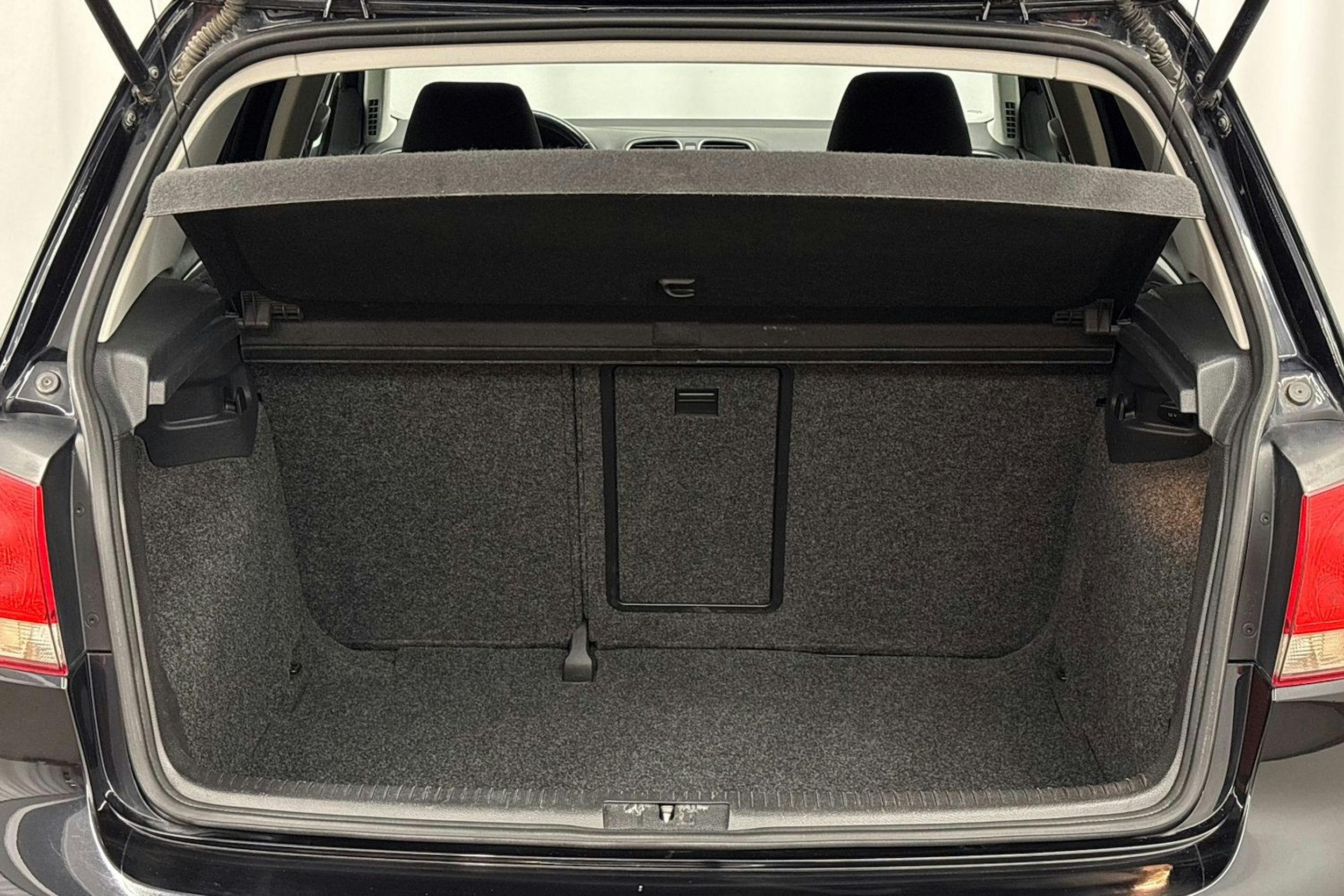 musta Volkswagen Golf 2012 kuva 14.