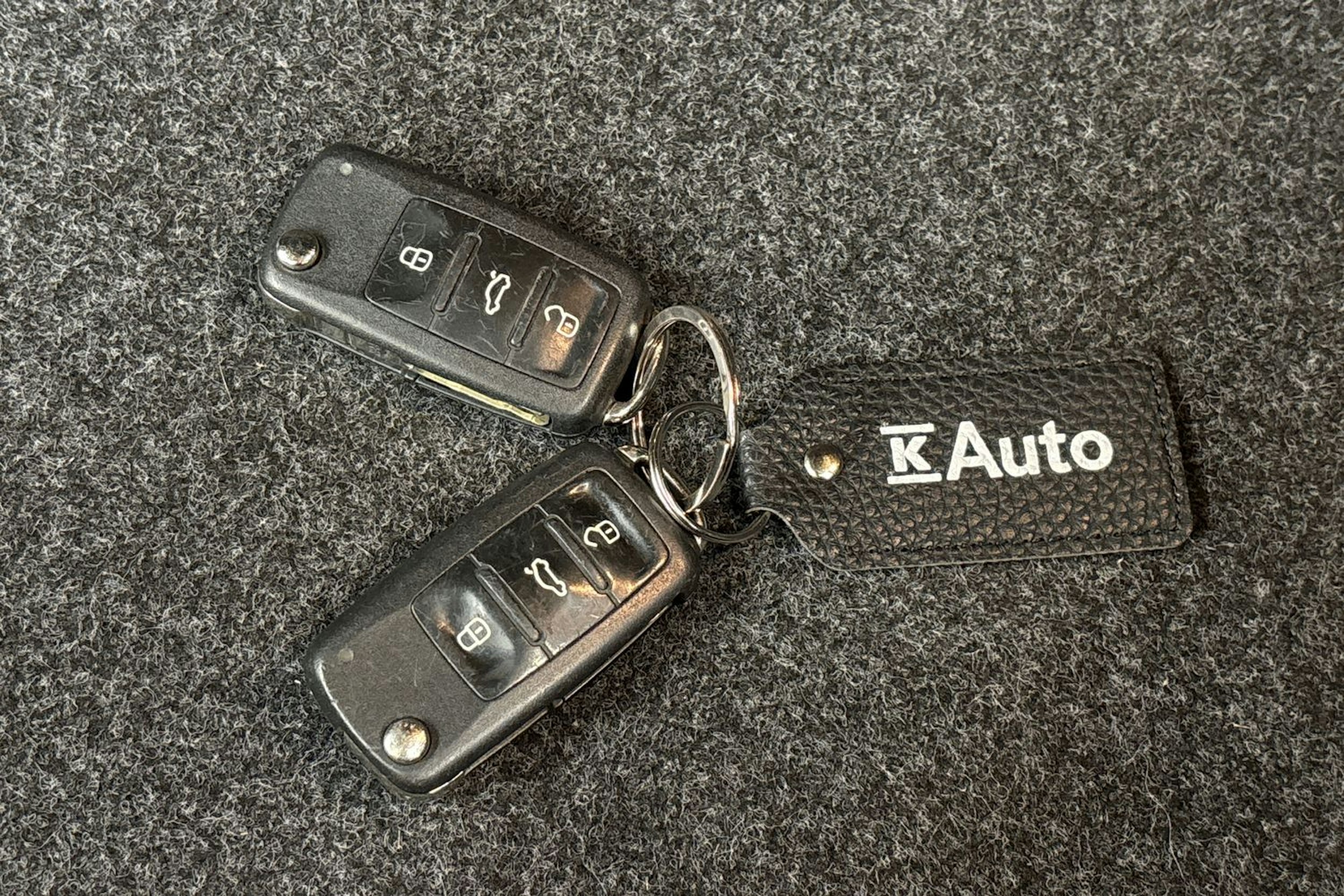 musta Volkswagen Golf 2012 kuva 15.