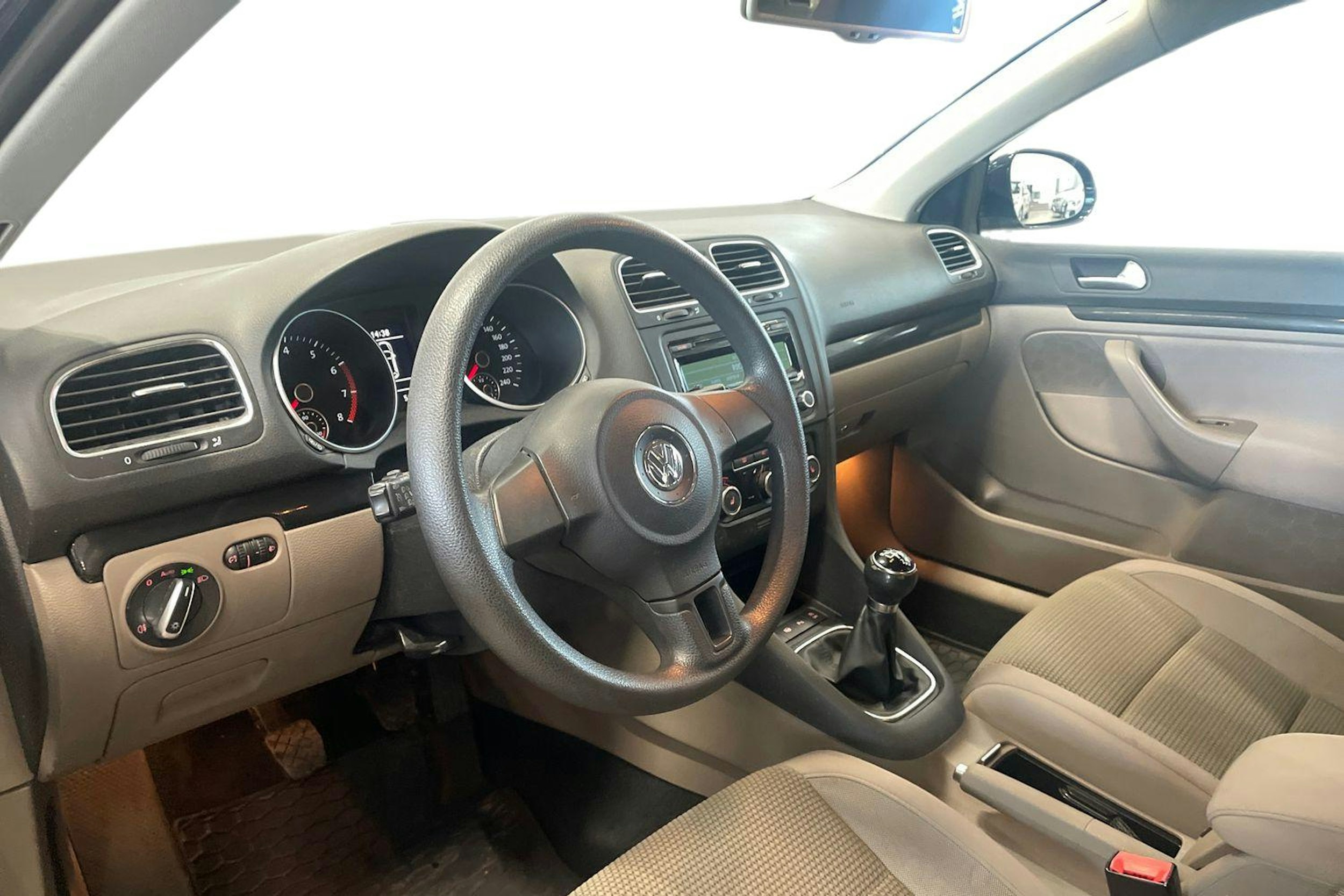 musta Volkswagen Golf 2012 kuva 7.