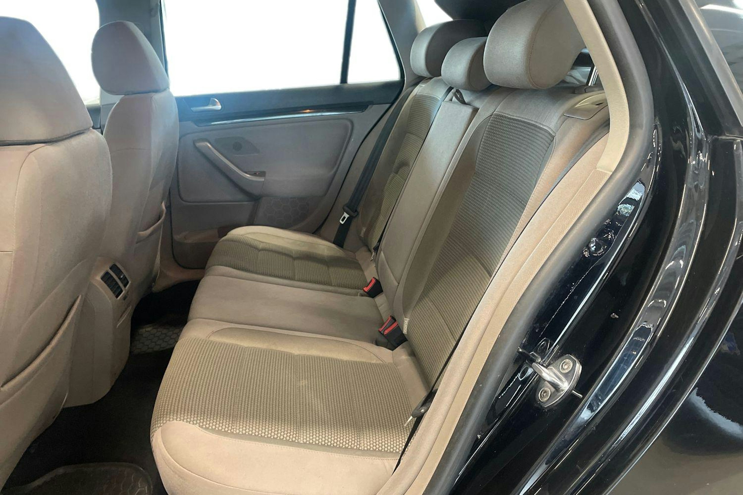 musta Volkswagen Golf 2012 kuva 10.