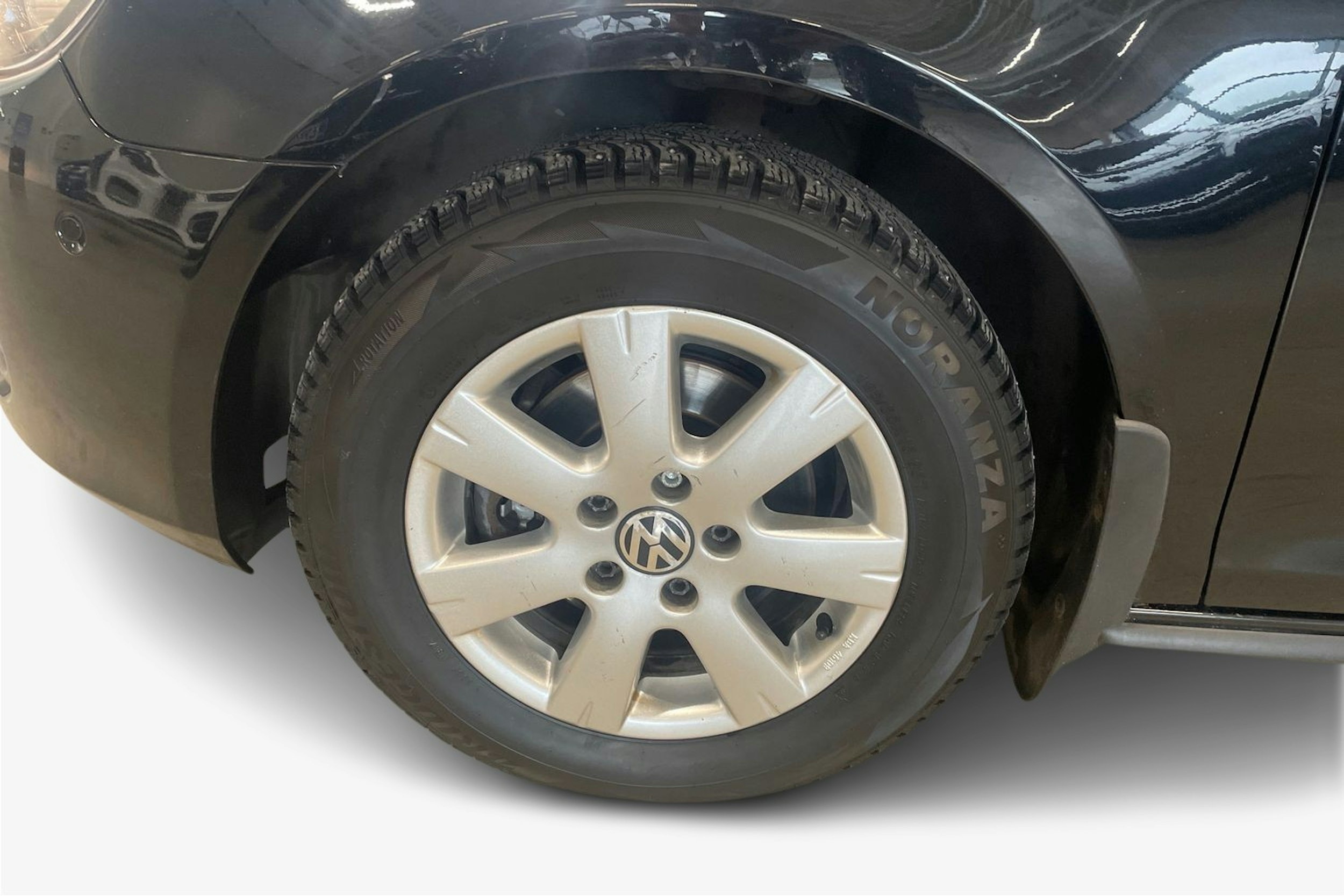 musta Volkswagen Golf 2012 kuva 11.