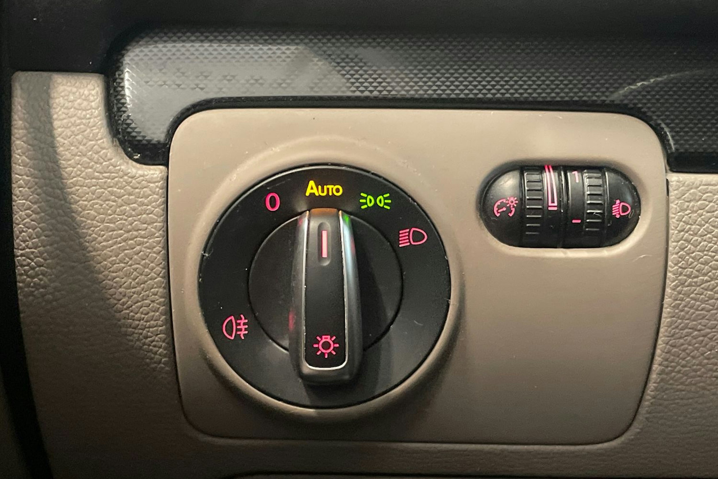 musta Volkswagen Golf 2012 kuva 18.