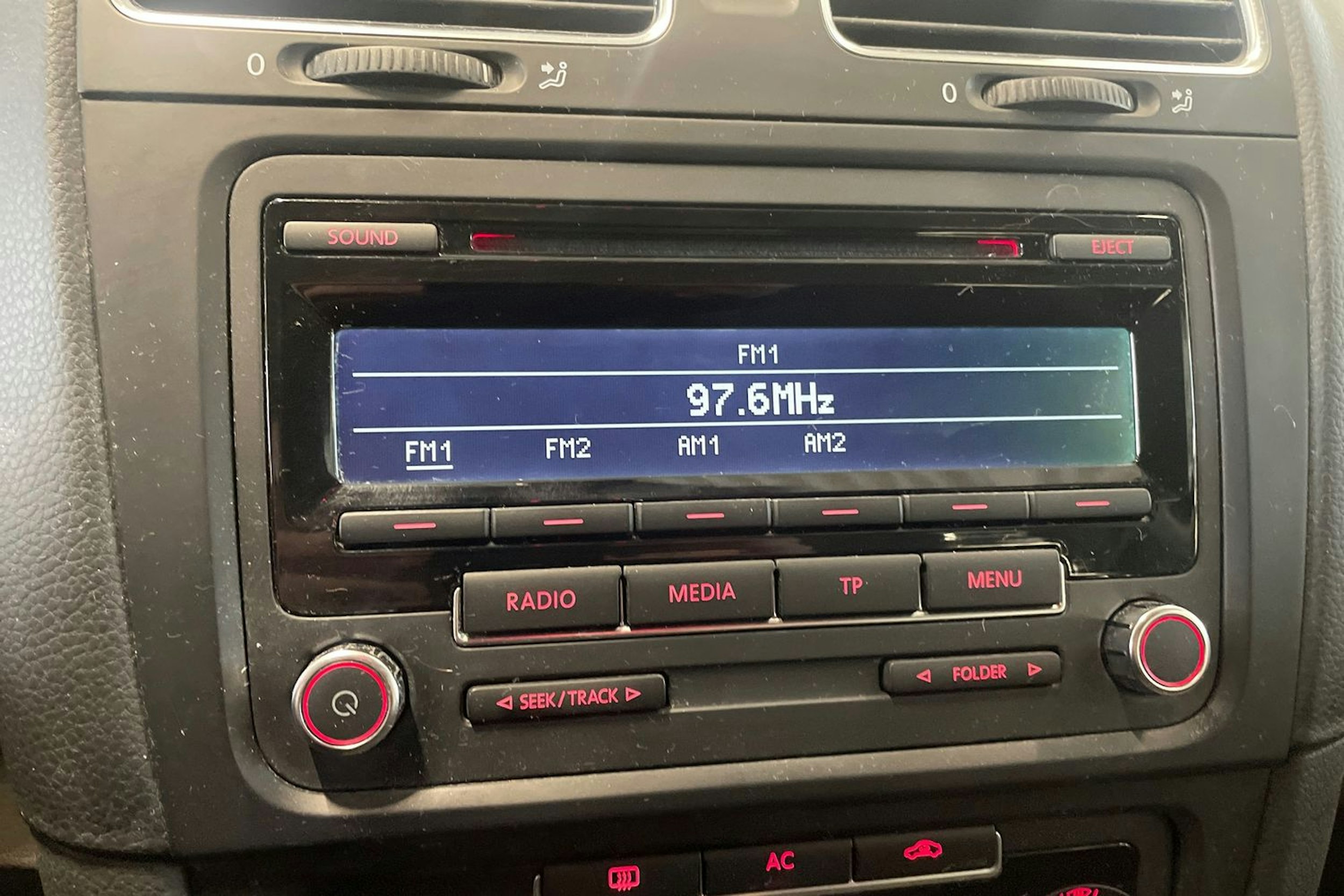 musta Volkswagen Golf 2012 kuva 20.