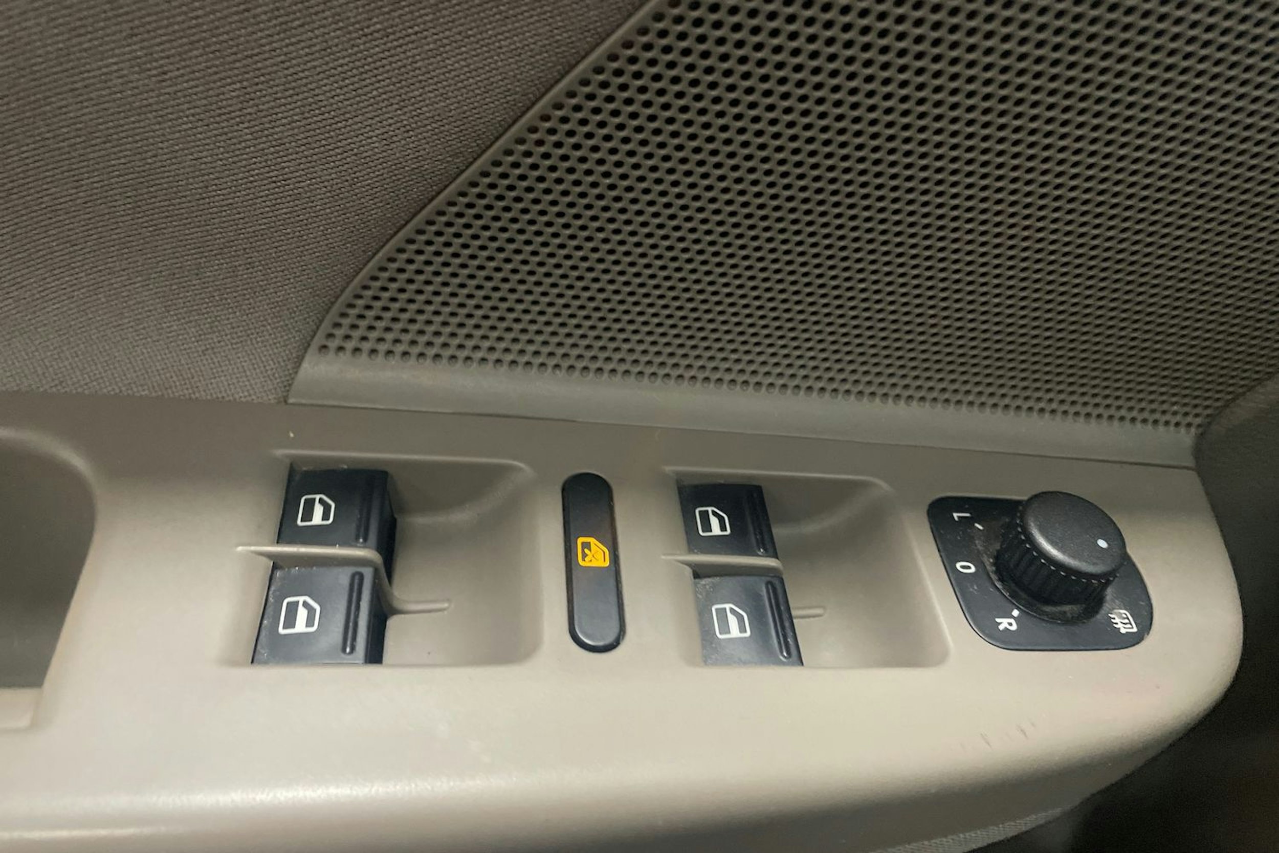 musta Volkswagen Golf 2012 kuva 26.