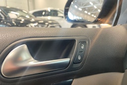 musta Volkswagen Golf 2012 kuva 27.